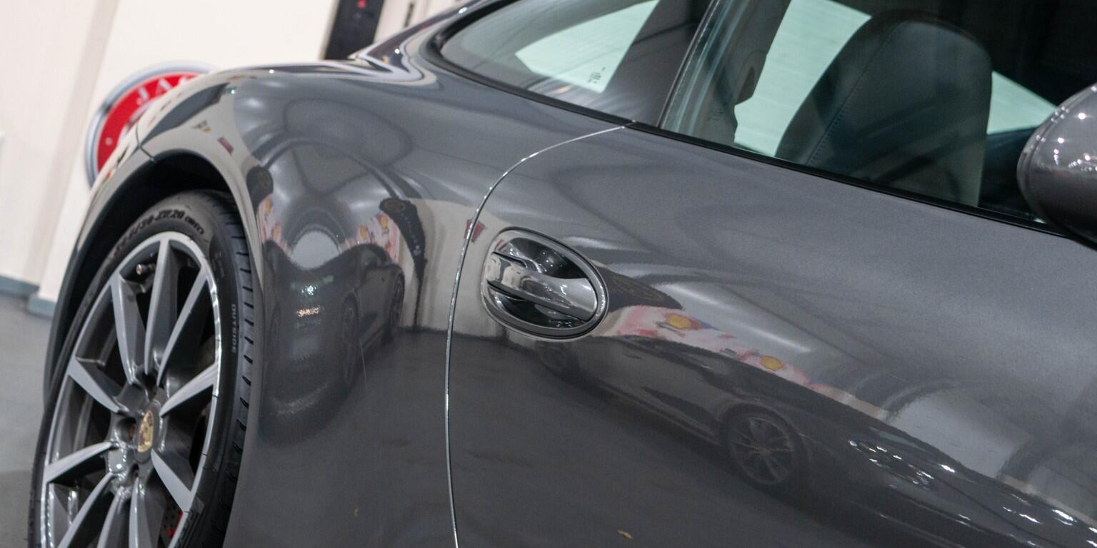 Porsche 911 view 44