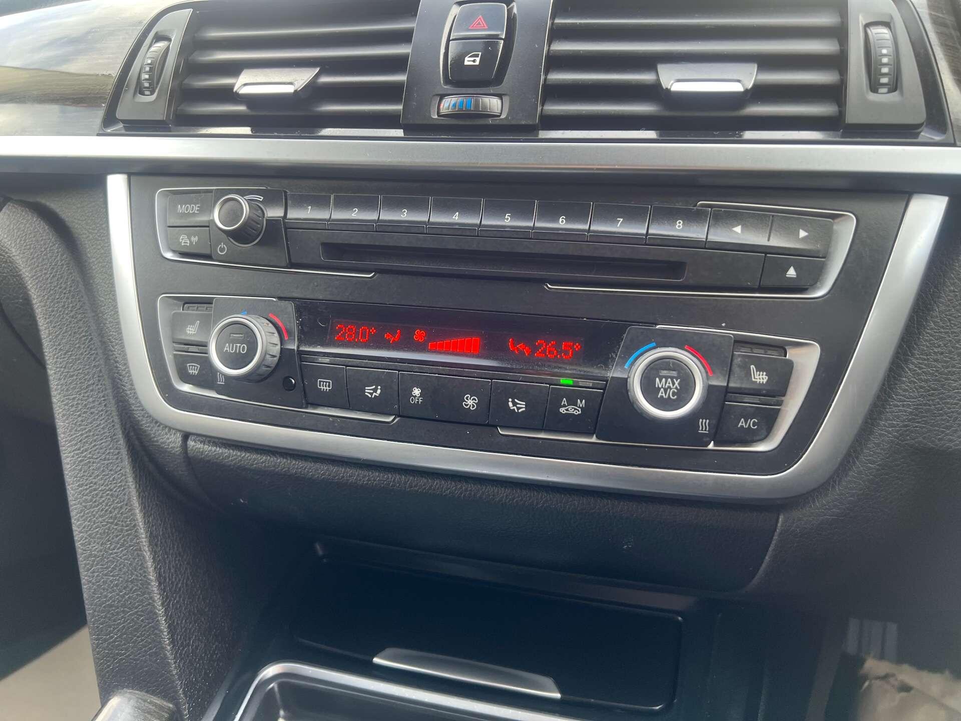 BMW 3 Series view 28