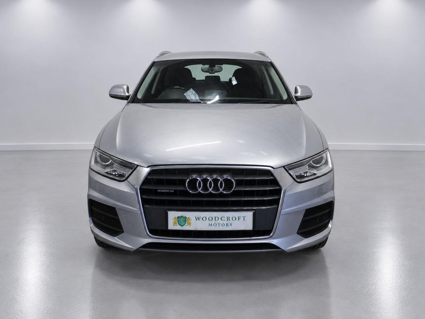 Audi Q3 view 13