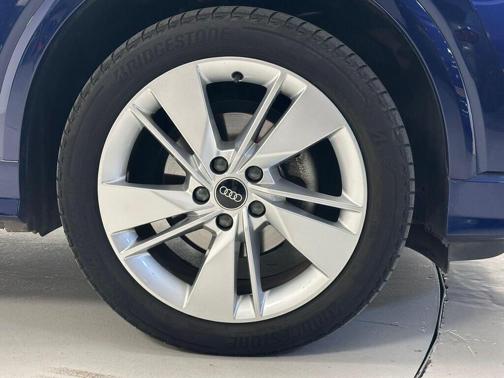 Audi Q2 view 15