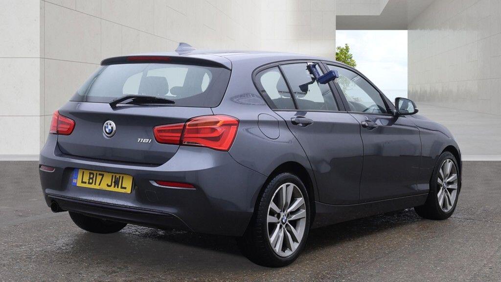 BMW 1 Series view 4