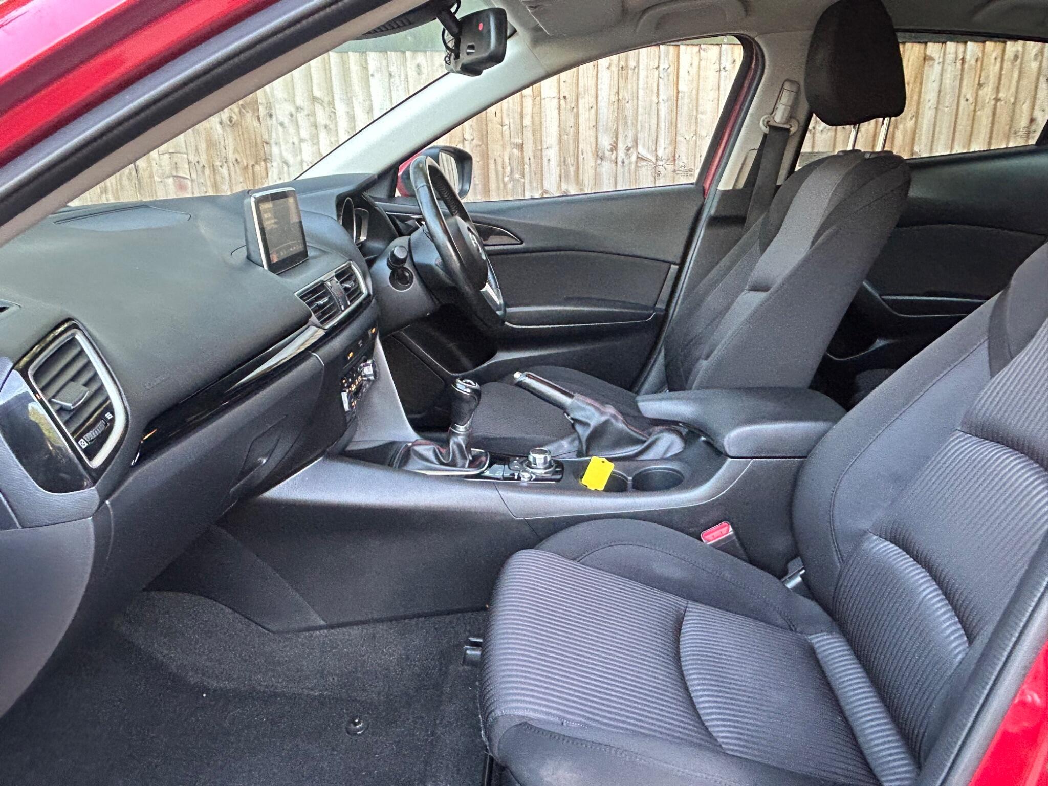 Mazda Mazda3 view 4