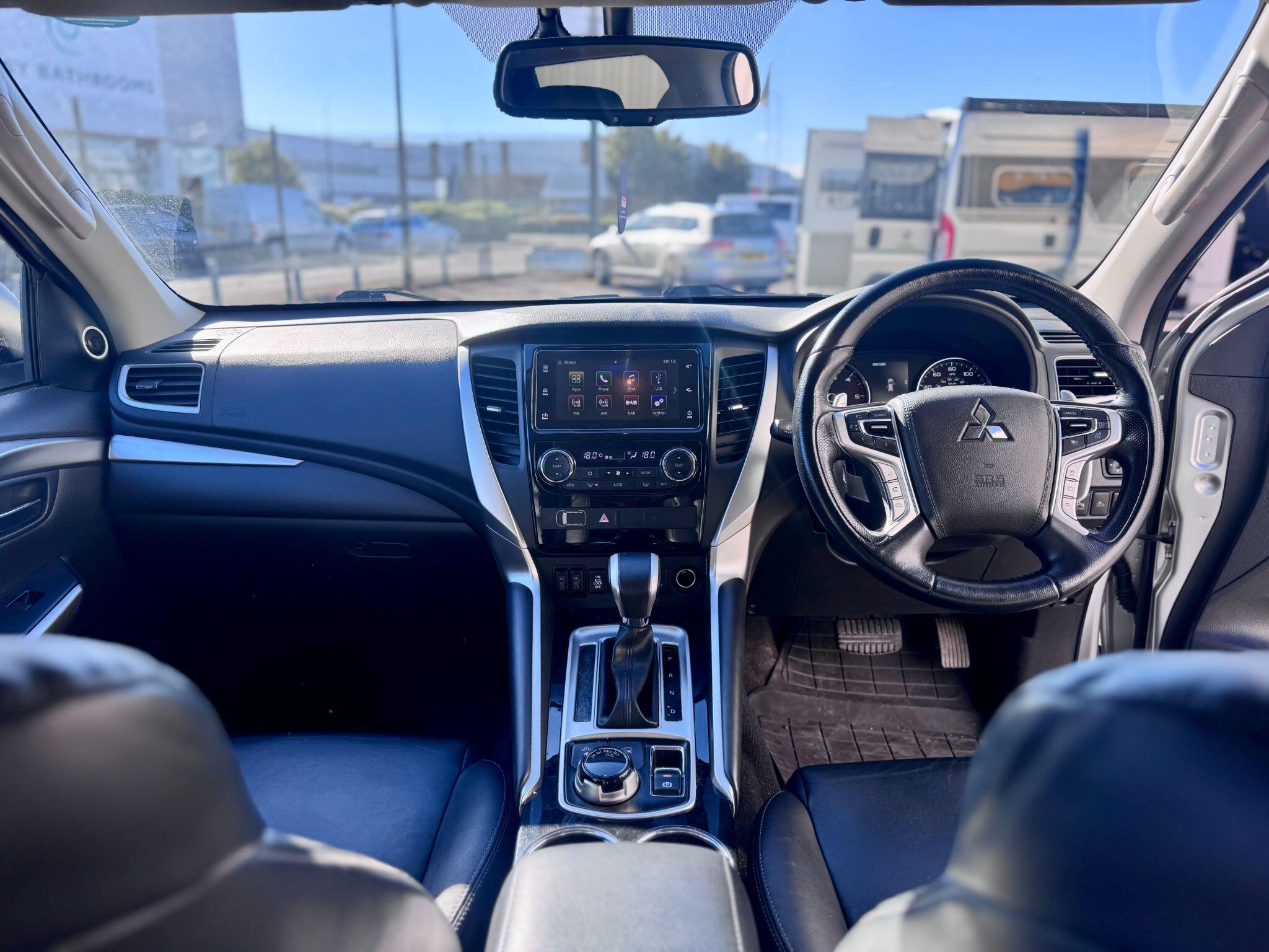 Mitsubishi Shogun Sport view 12