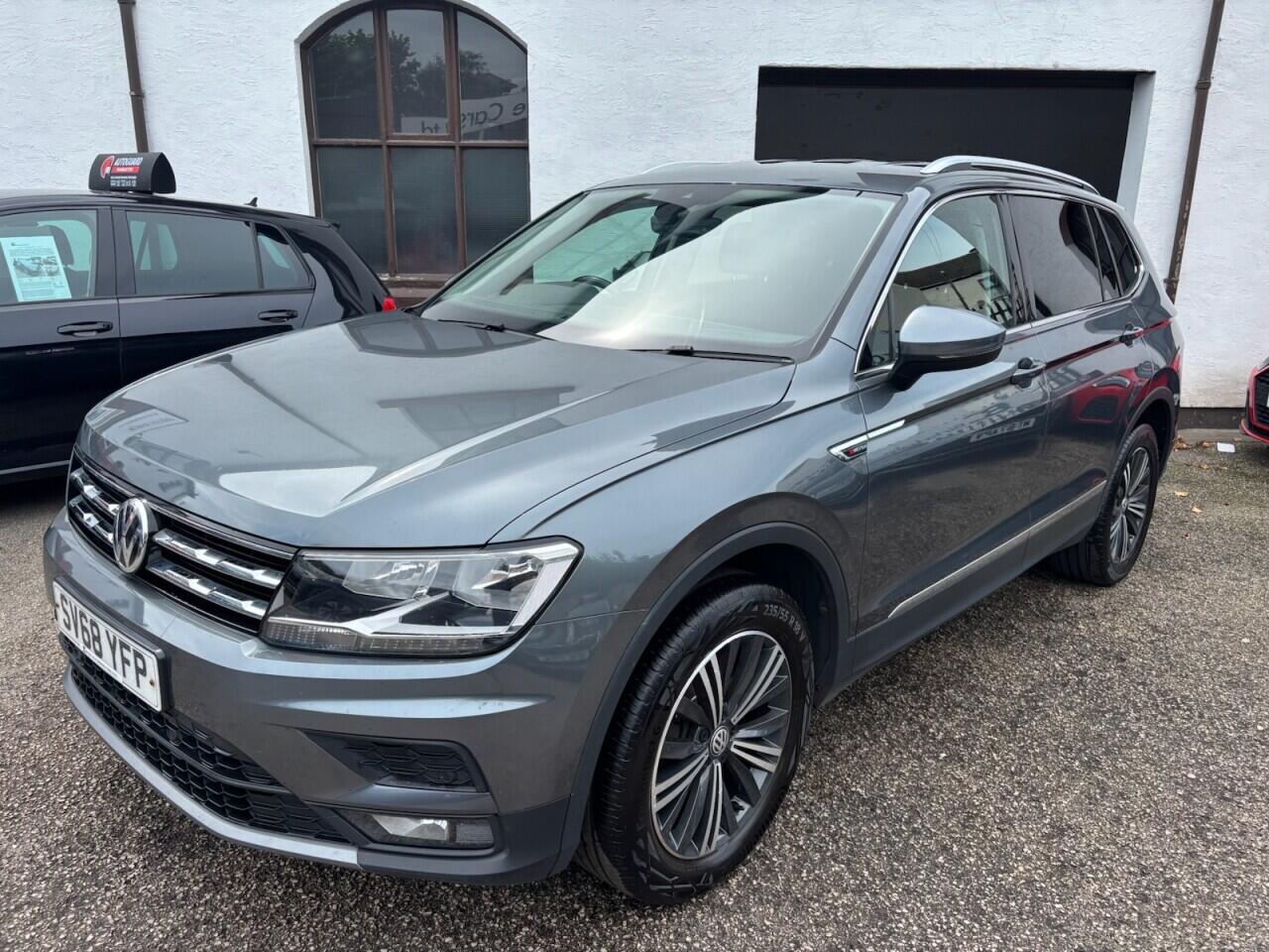 Volkswagen Tiguan Allspace view 3