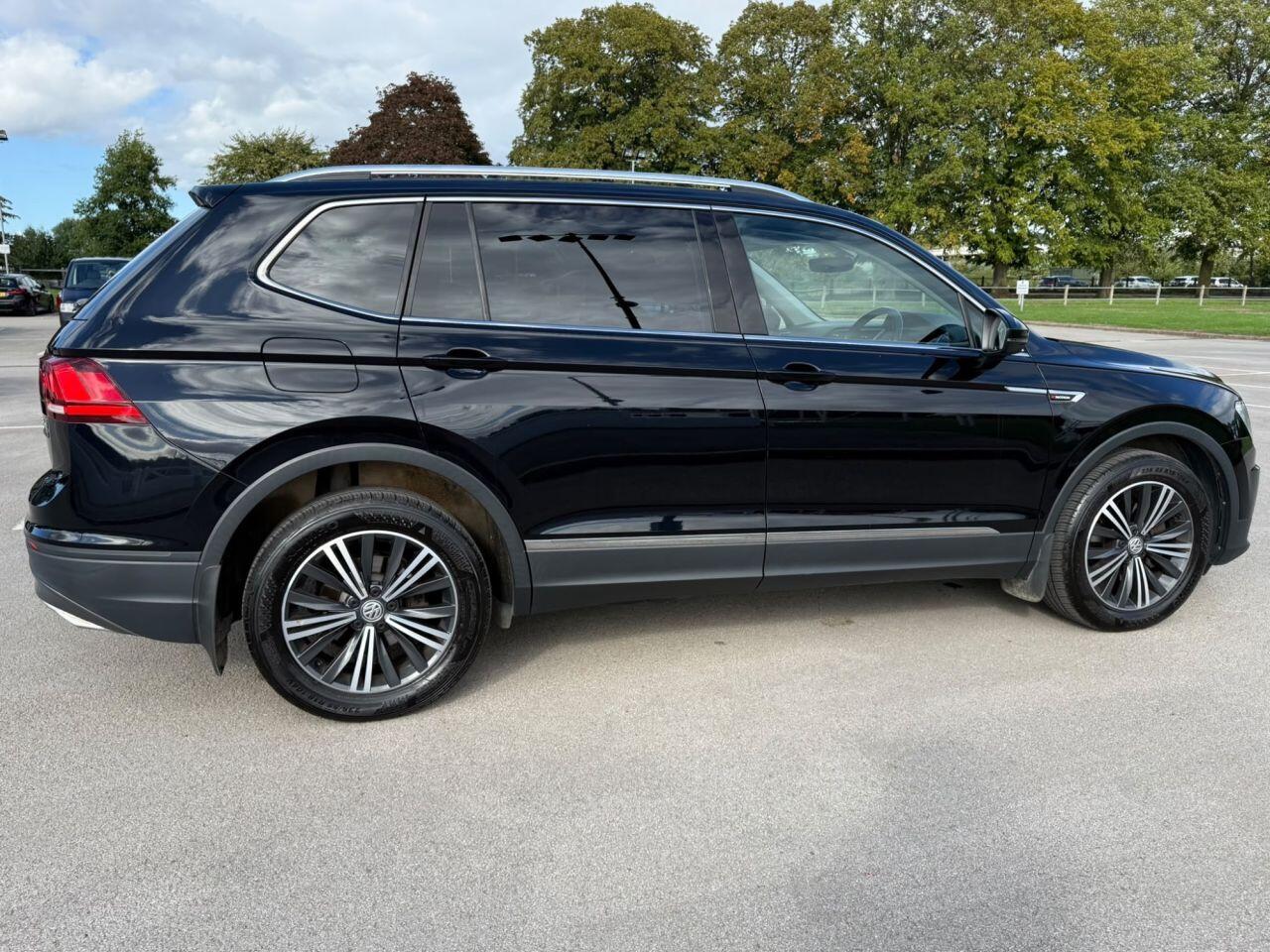 Volkswagen Tiguan Allspace view 17
