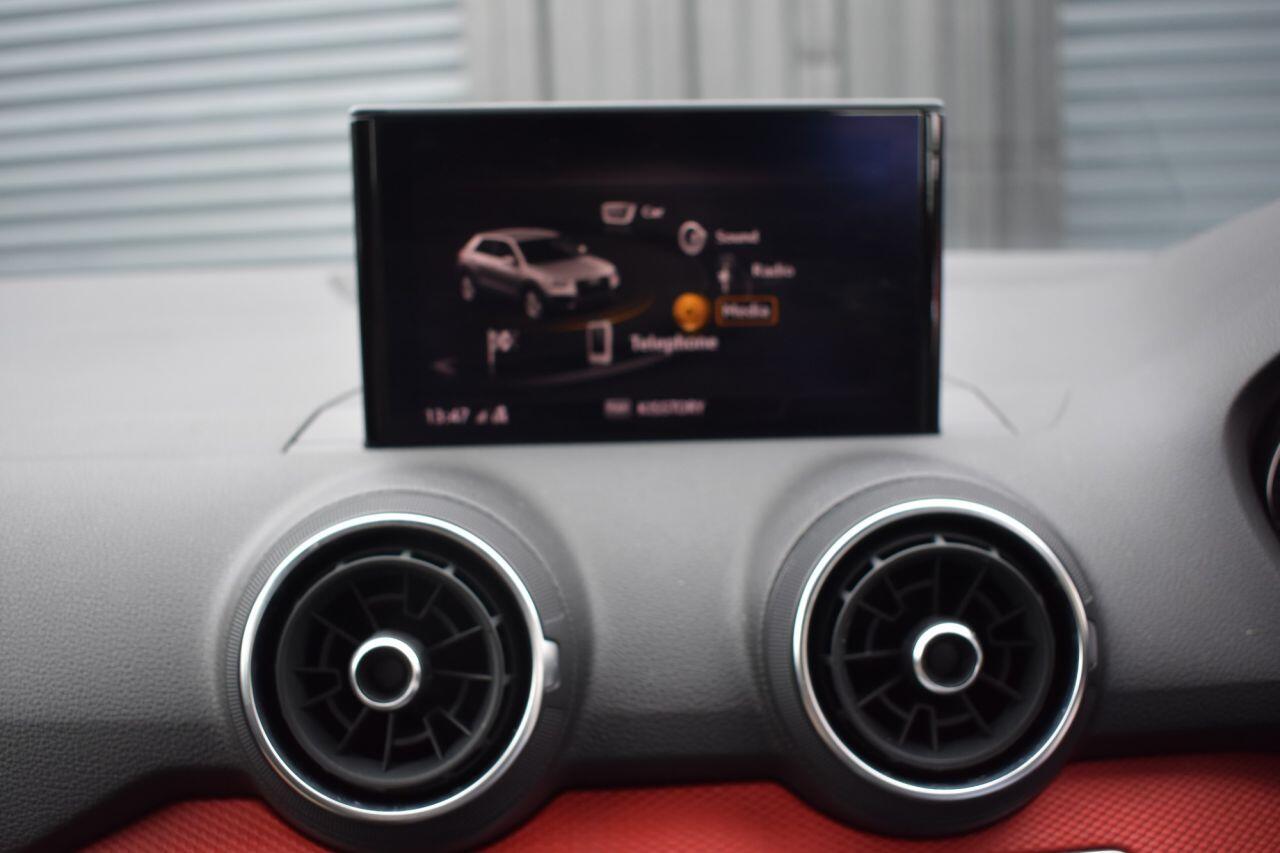 Audi Q2 view 21