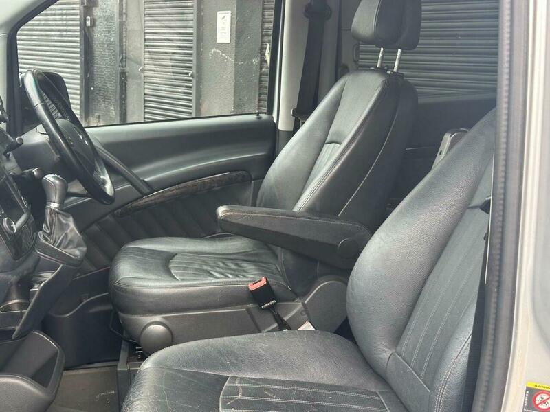Mercedes-Benz Viano view 10