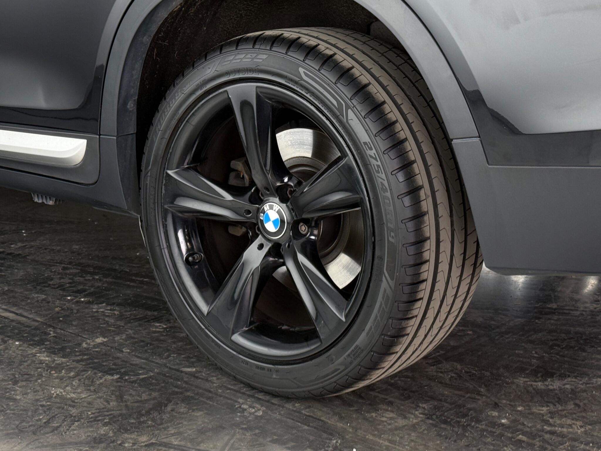 BMW X4 view 10