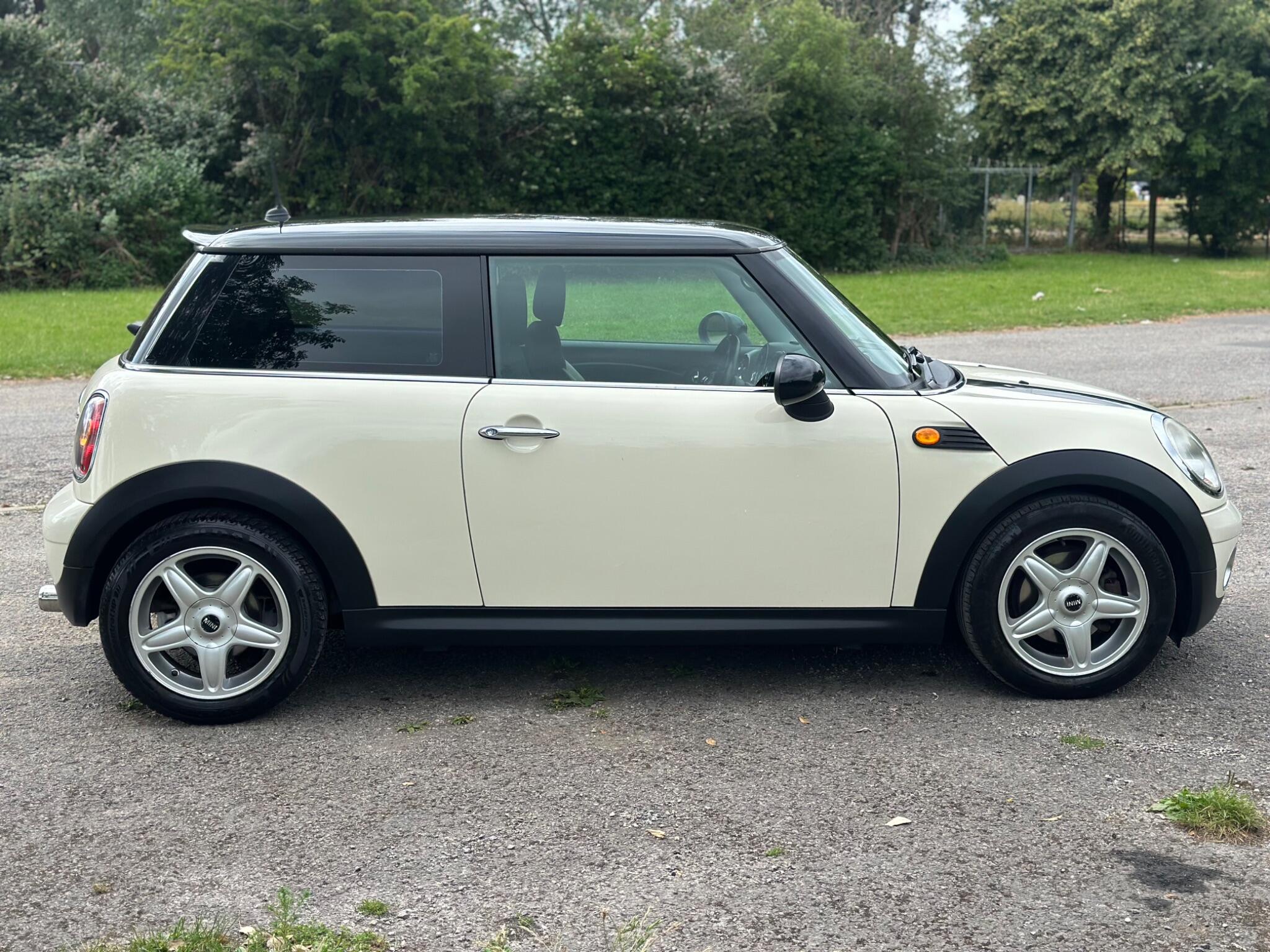 Mini Hatch view 25