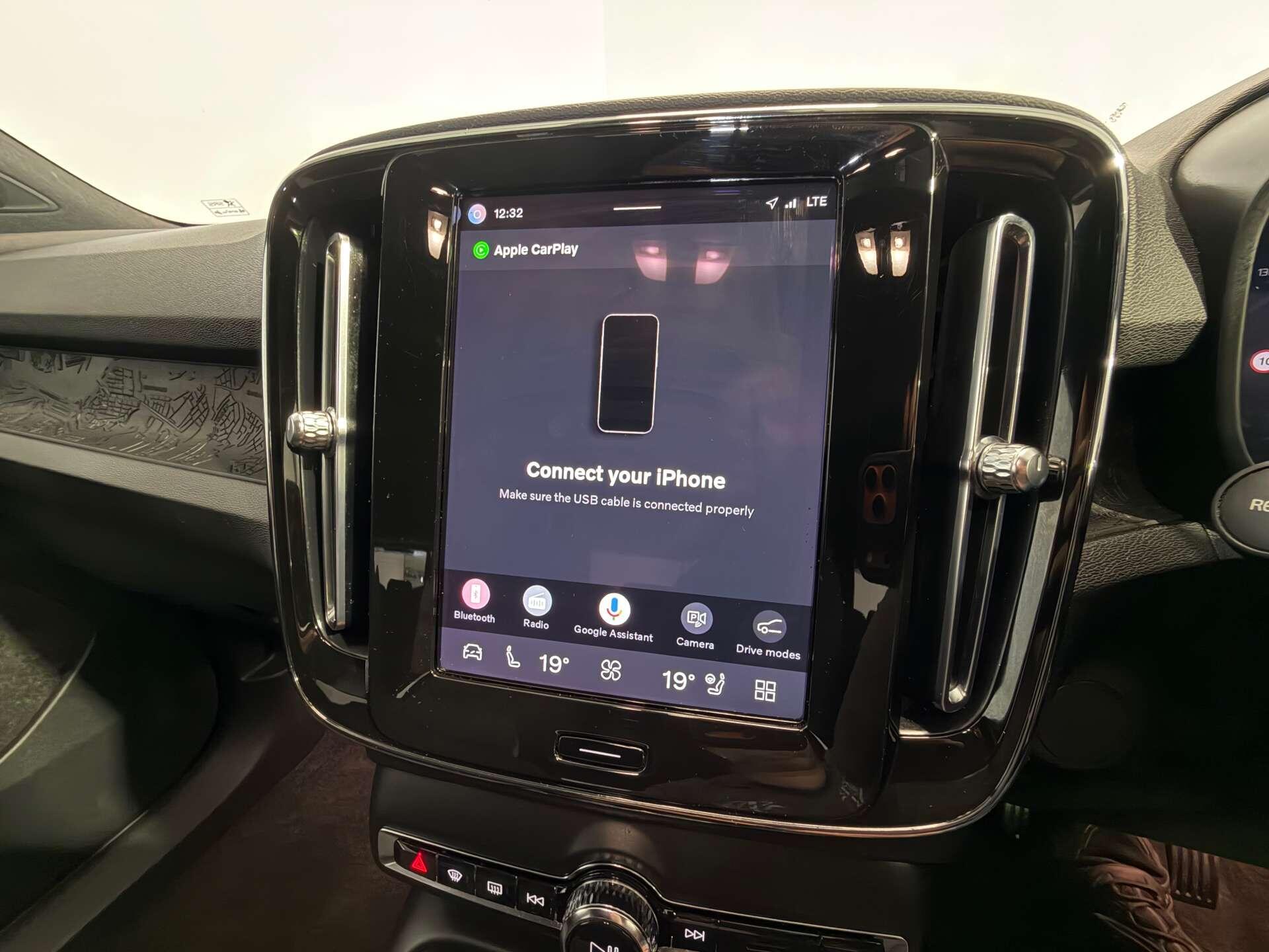 Volvo XC40 view 40