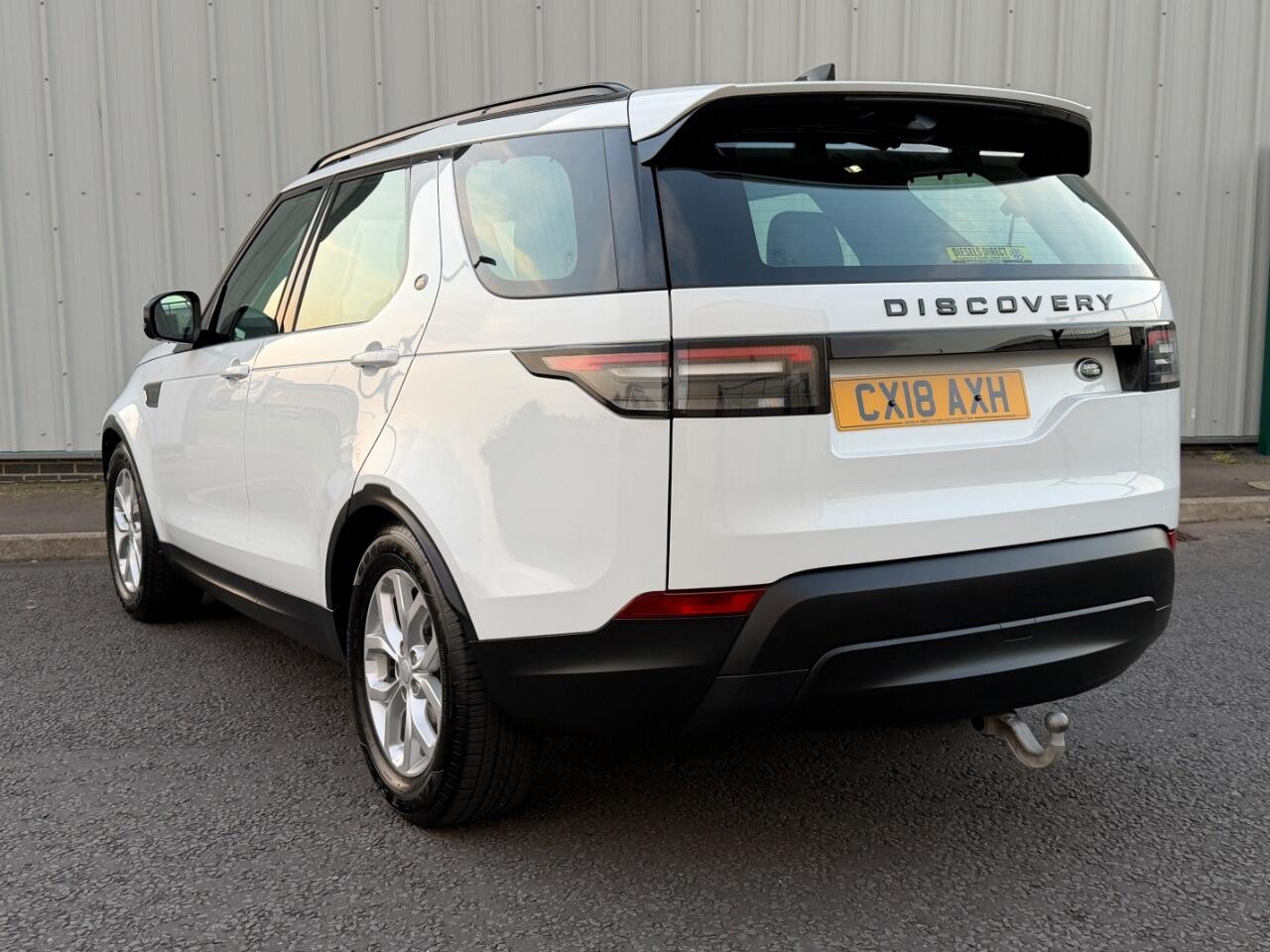 Land Rover Discovery view 8