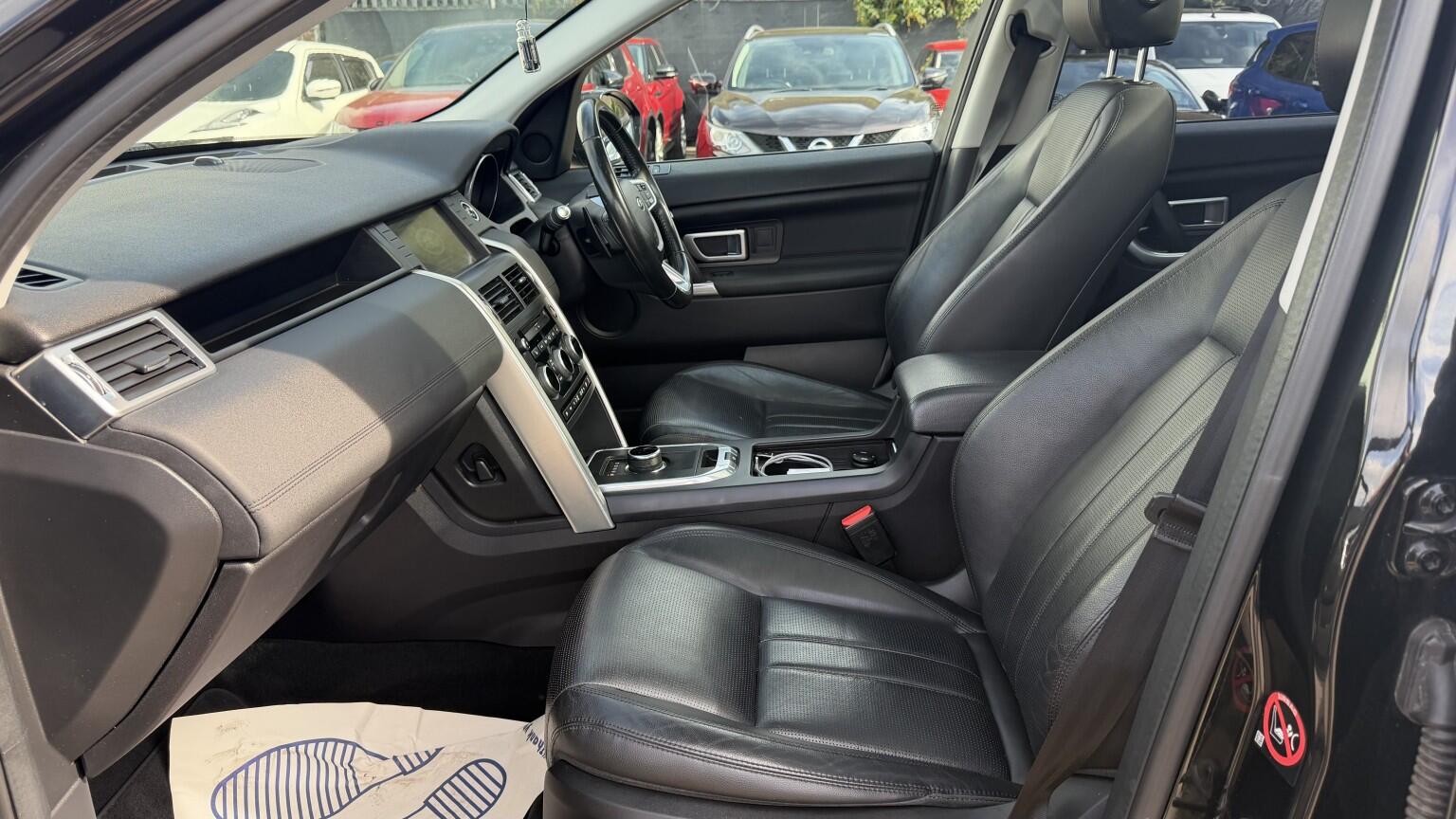 Land Rover Discovery Sport view 17