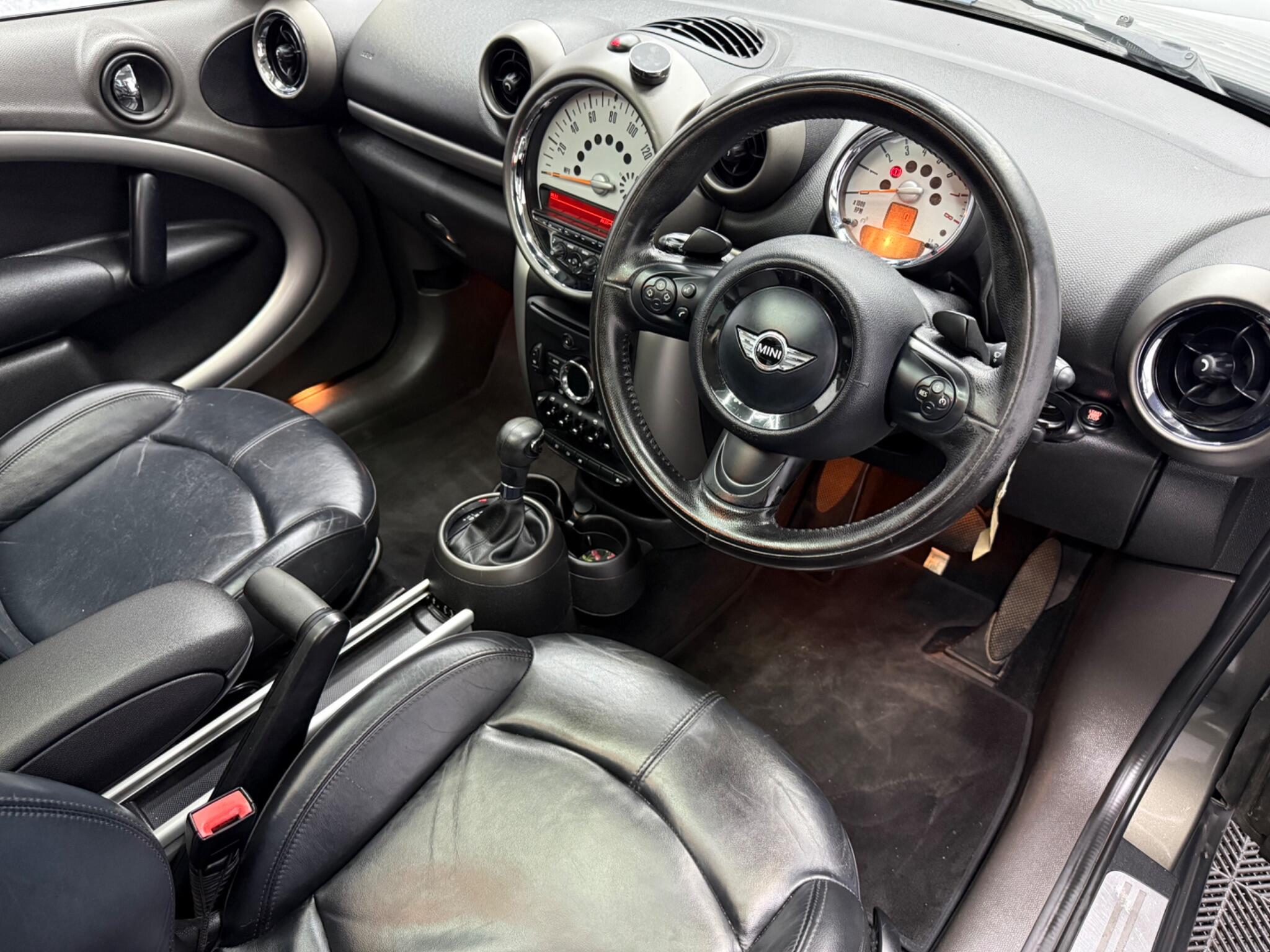Mini Countryman view 2