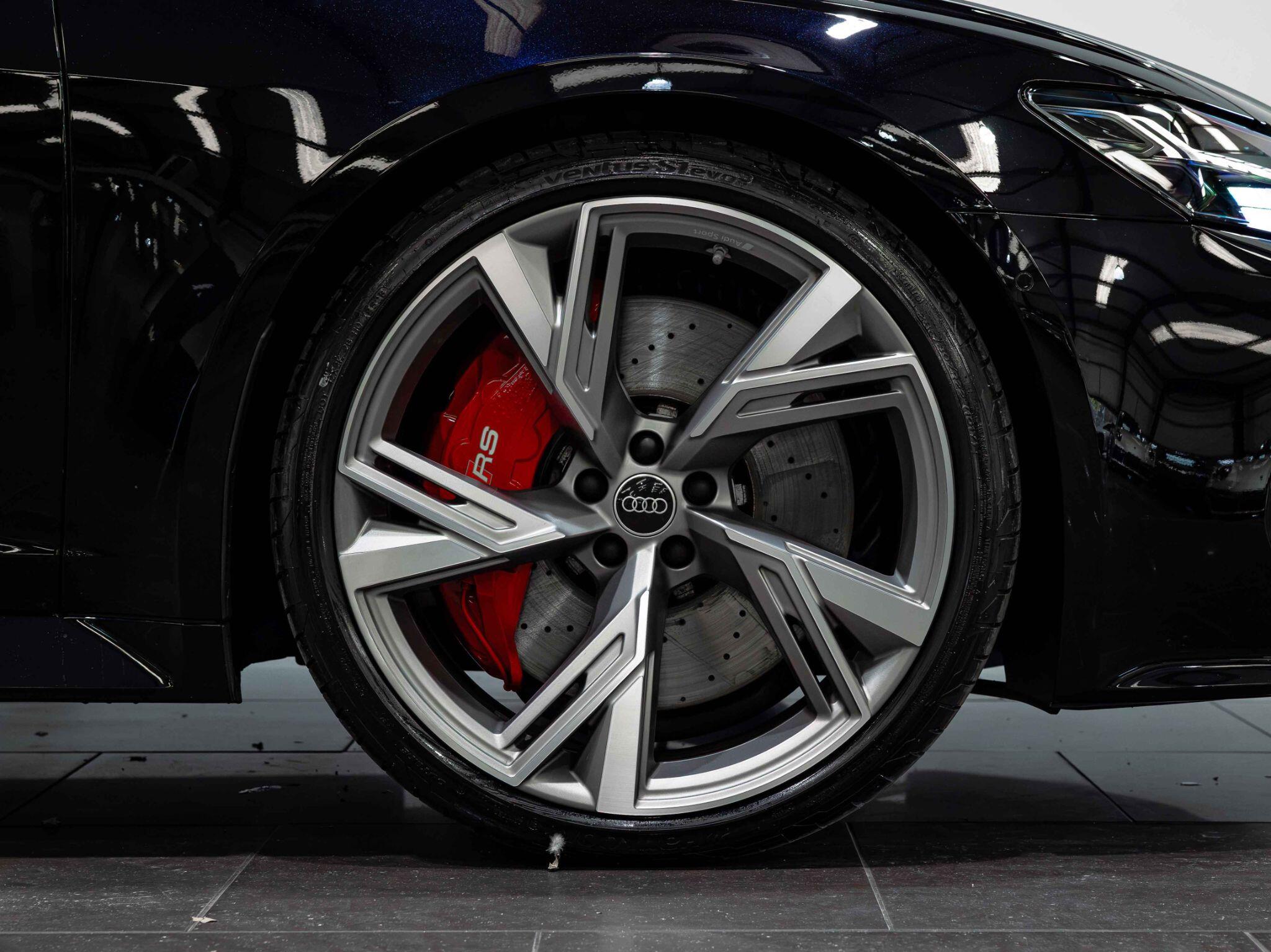 Audi RS6 Avant view 7