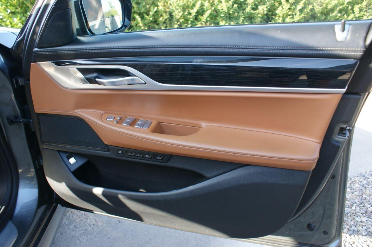 BMW 7 Series view 48