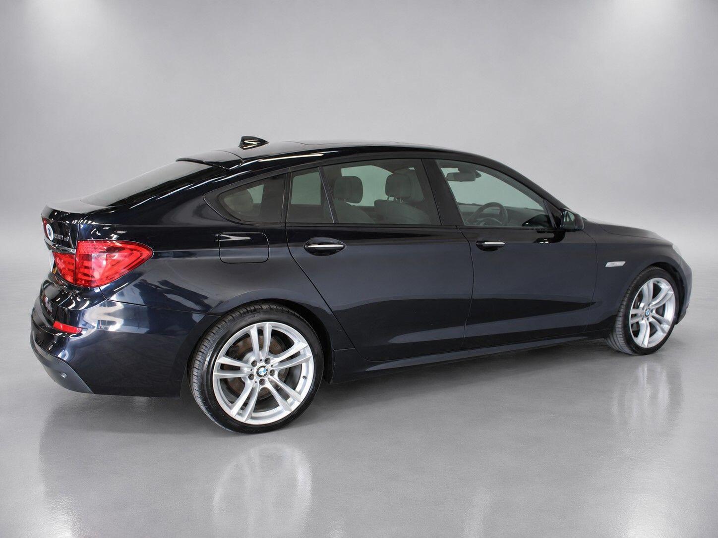 BMW 5 Series view 11
