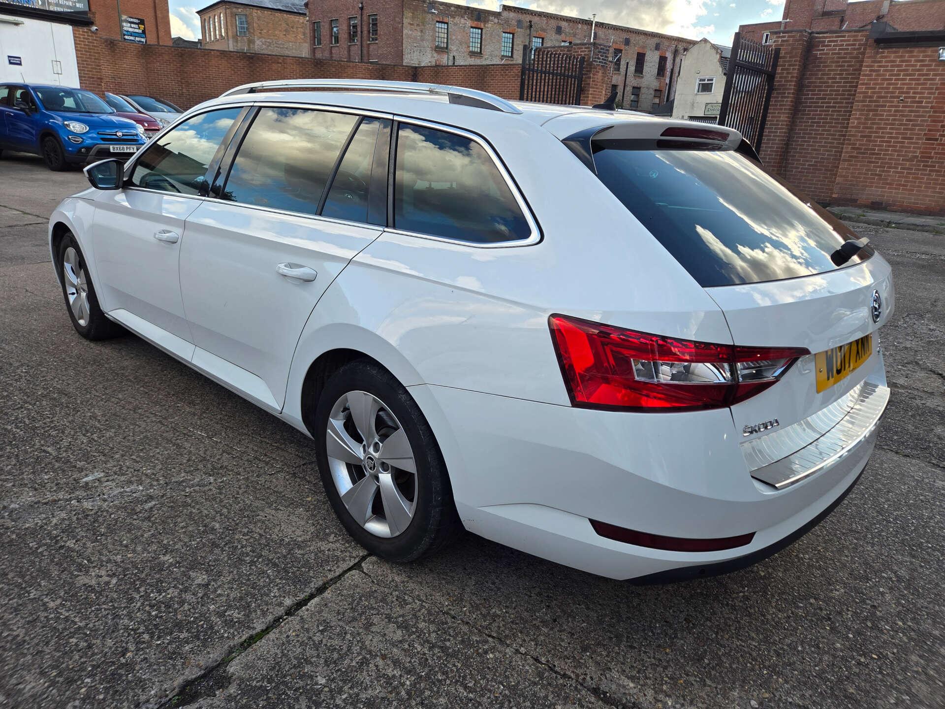 Skoda Superb view 5