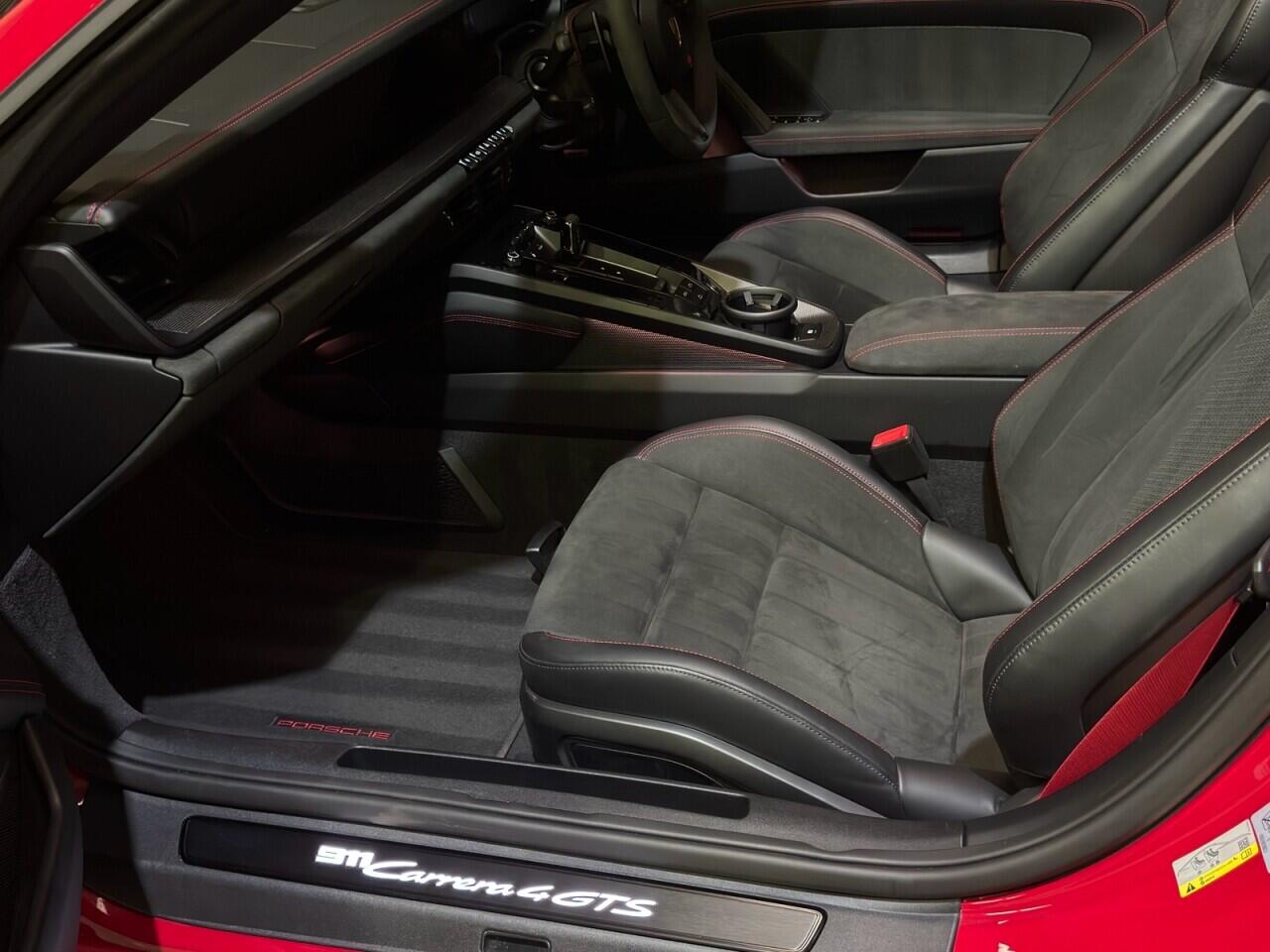 Porsche 911 view 27