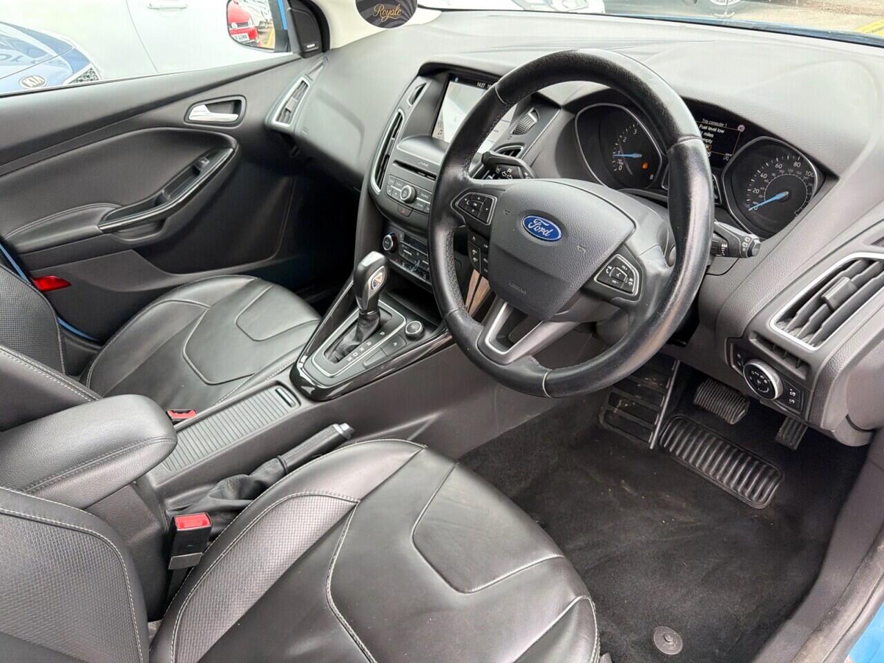 Ford Focus view 27