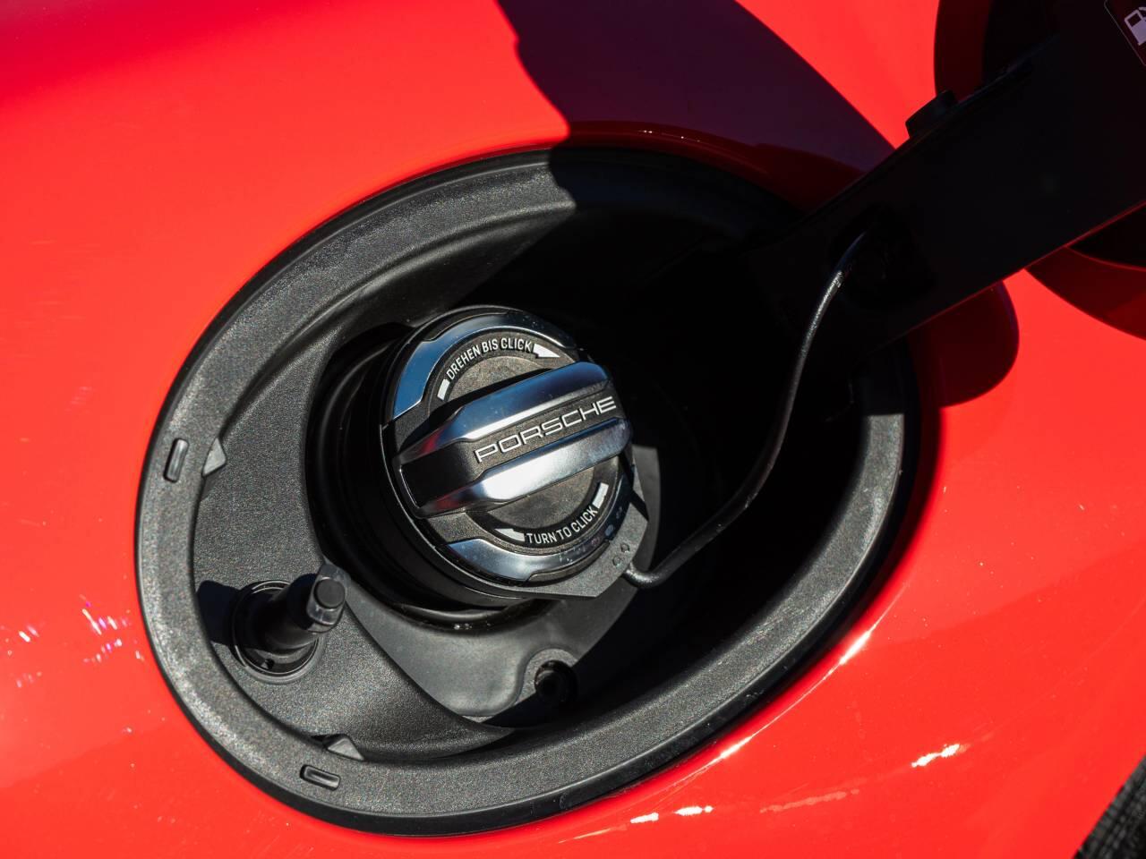 Porsche 911 view 16