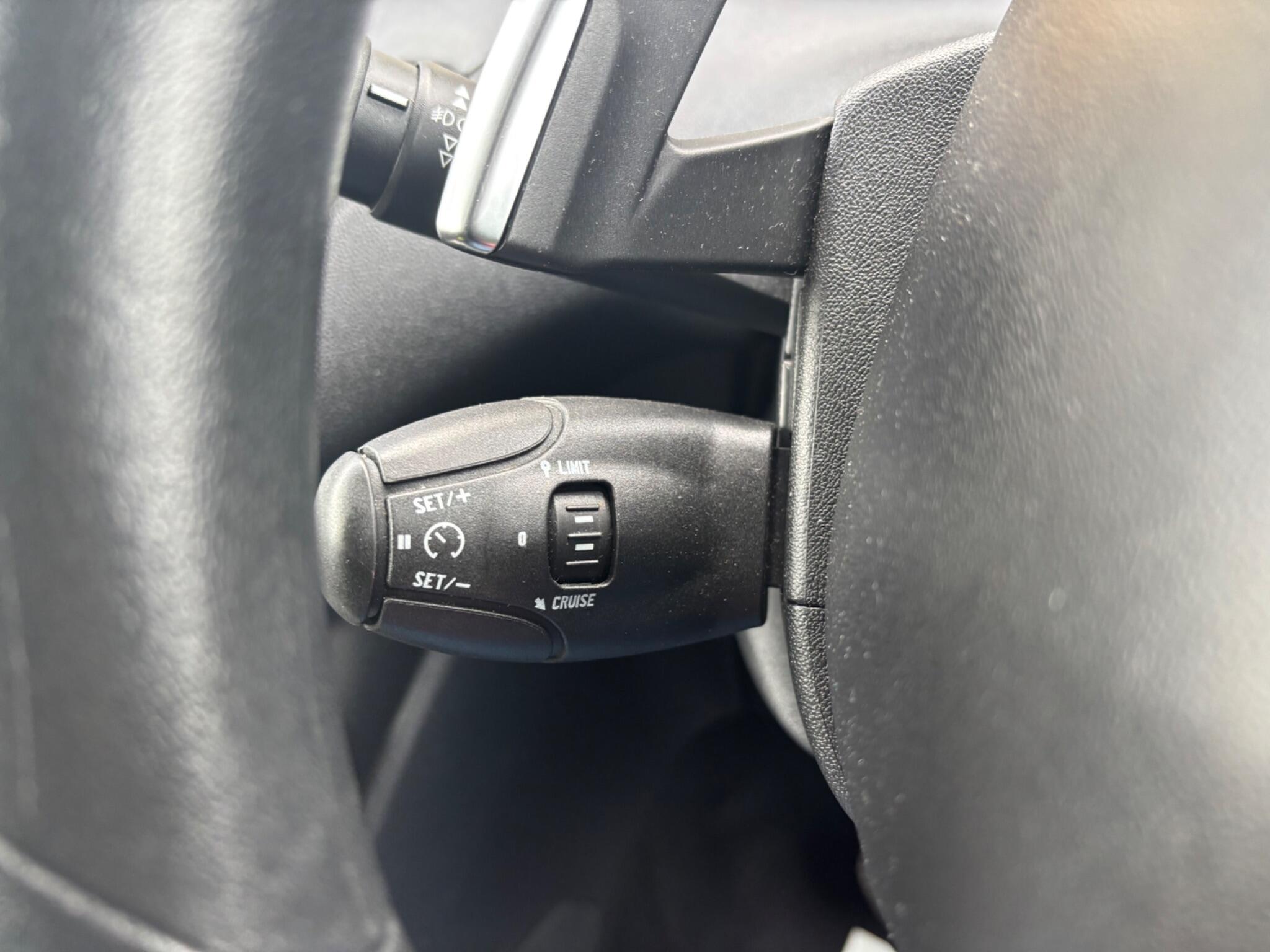 Peugeot 208 view 14