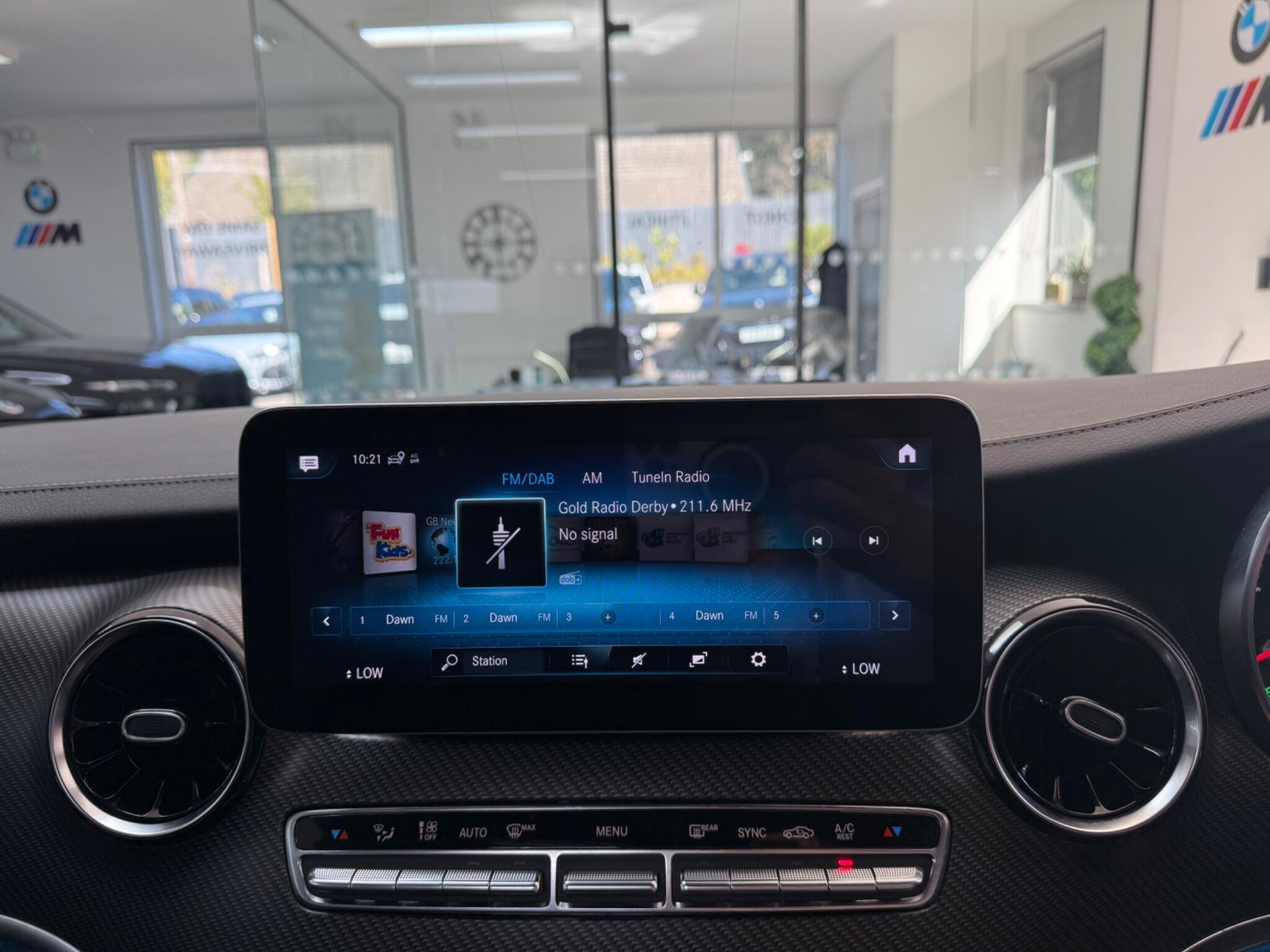 Mercedes-Benz V-Class view 30