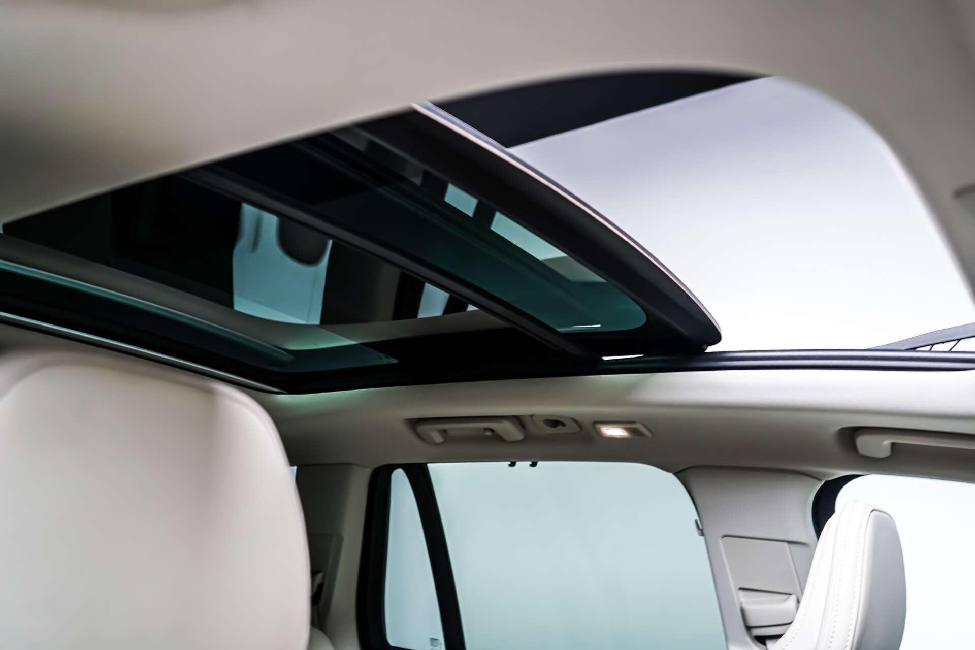 Volvo XC90 view 3