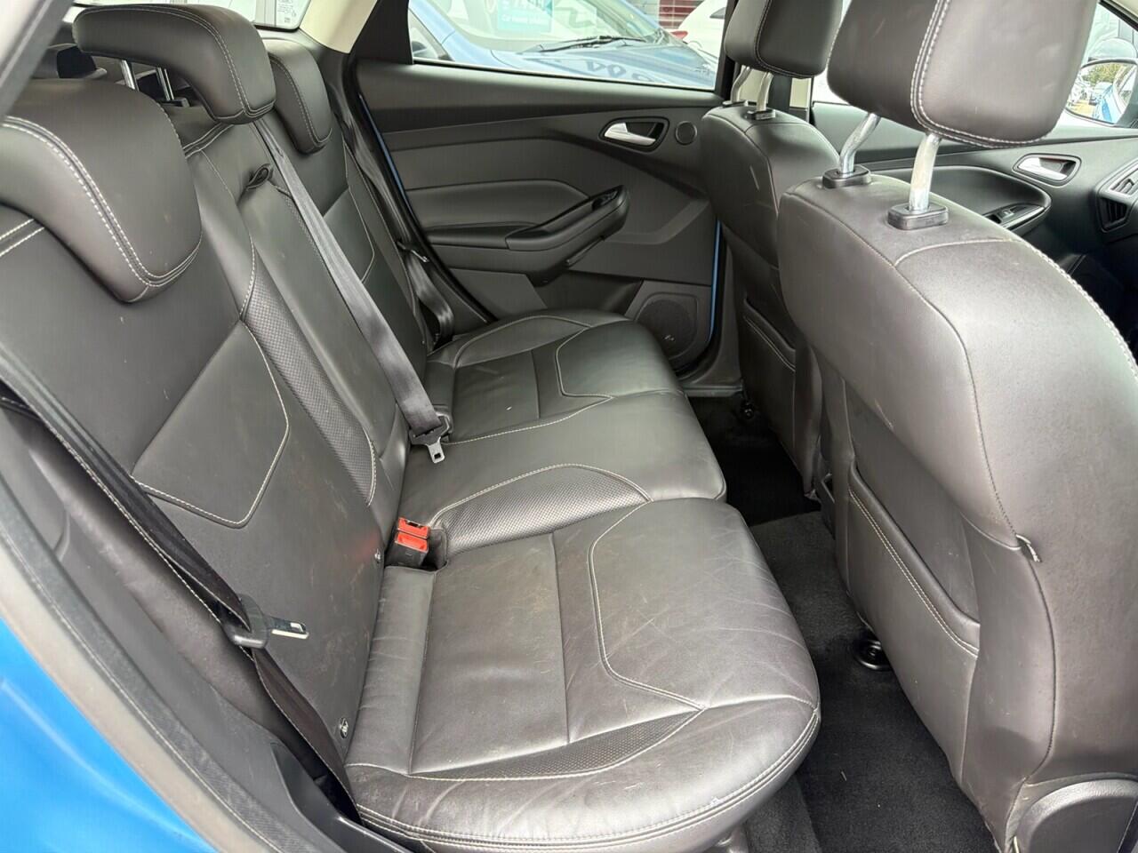 Ford Focus view 26