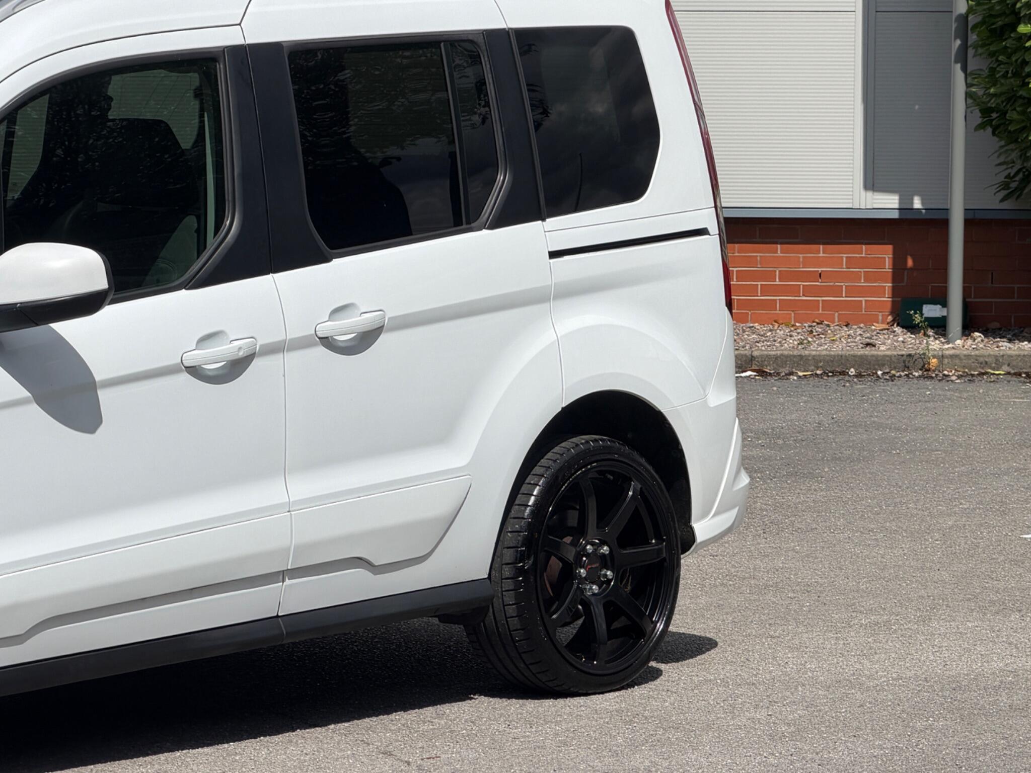Ford Tourneo Connect view 17