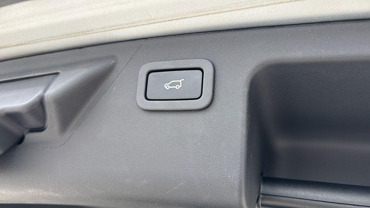 Land Rover Discovery Sport view 27