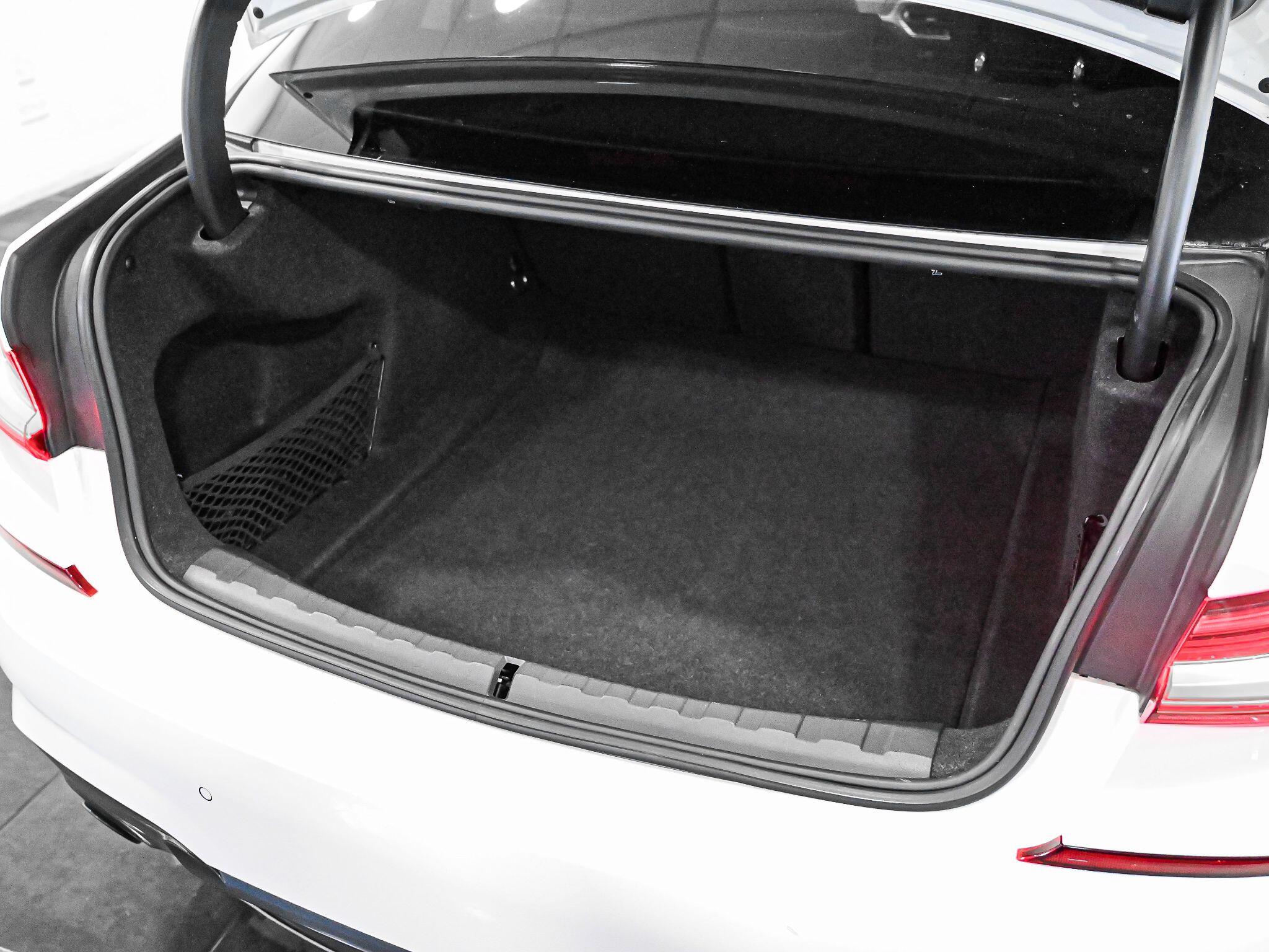 BMW 3 Series view 31