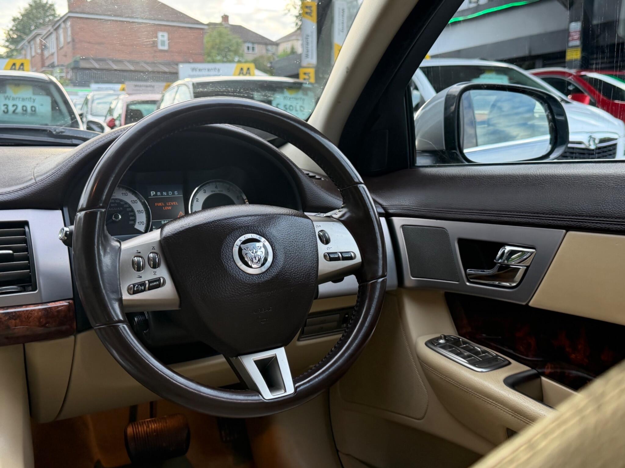 Jaguar XF view 44