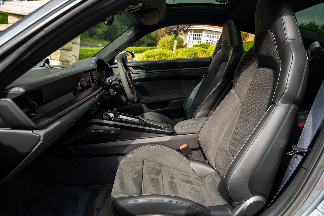 Porsche 911 view 80