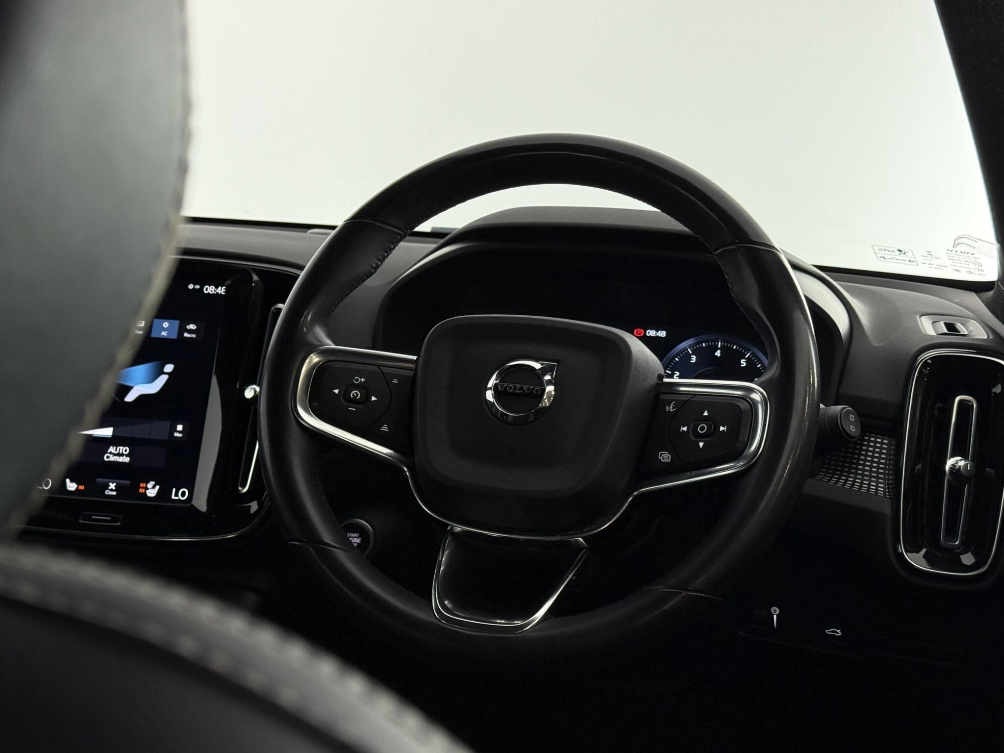 Volvo XC40 view 12