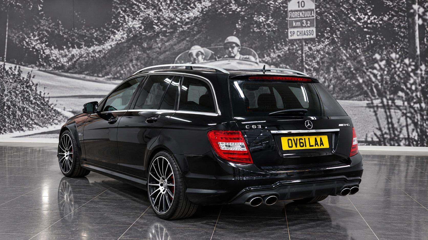 Mercedes-Benz C Class view 3