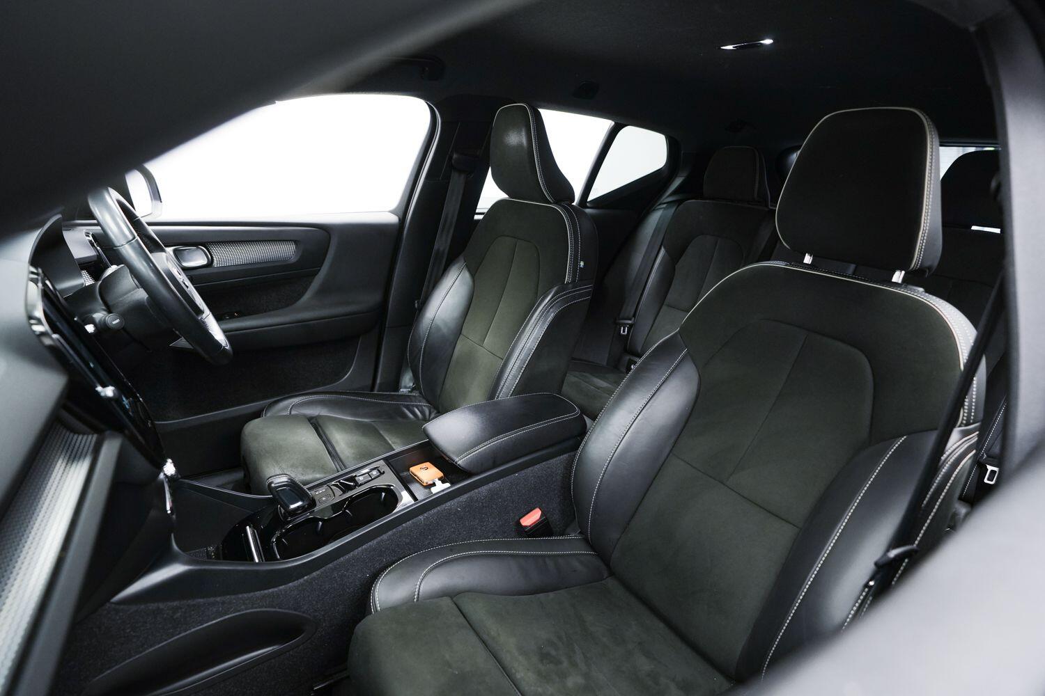 Volvo XC40 view 17