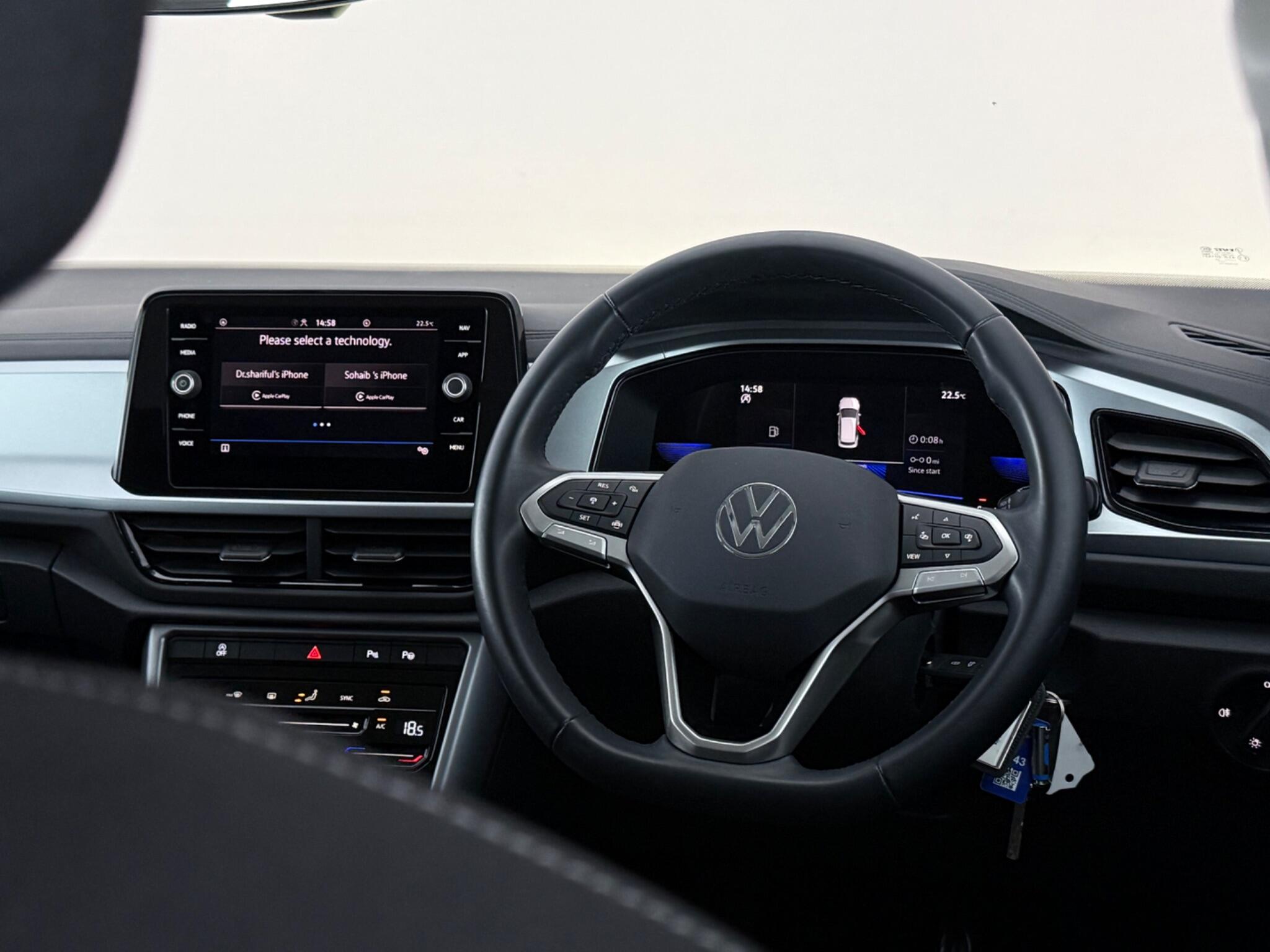 Volkswagen T-Roc view 13