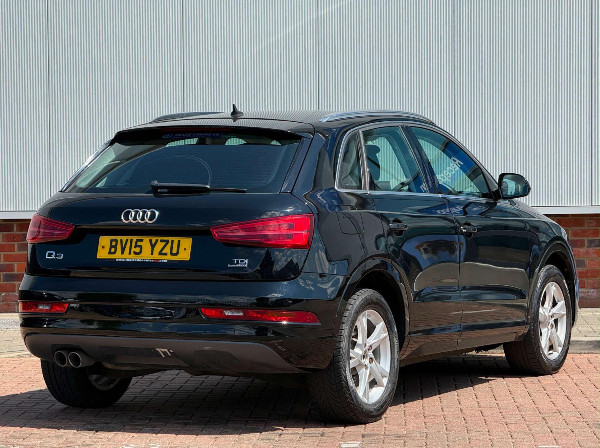 Audi Q3 view 10