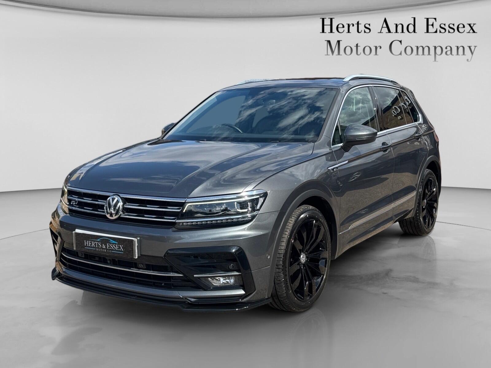 Volkswagen Tiguan view 3