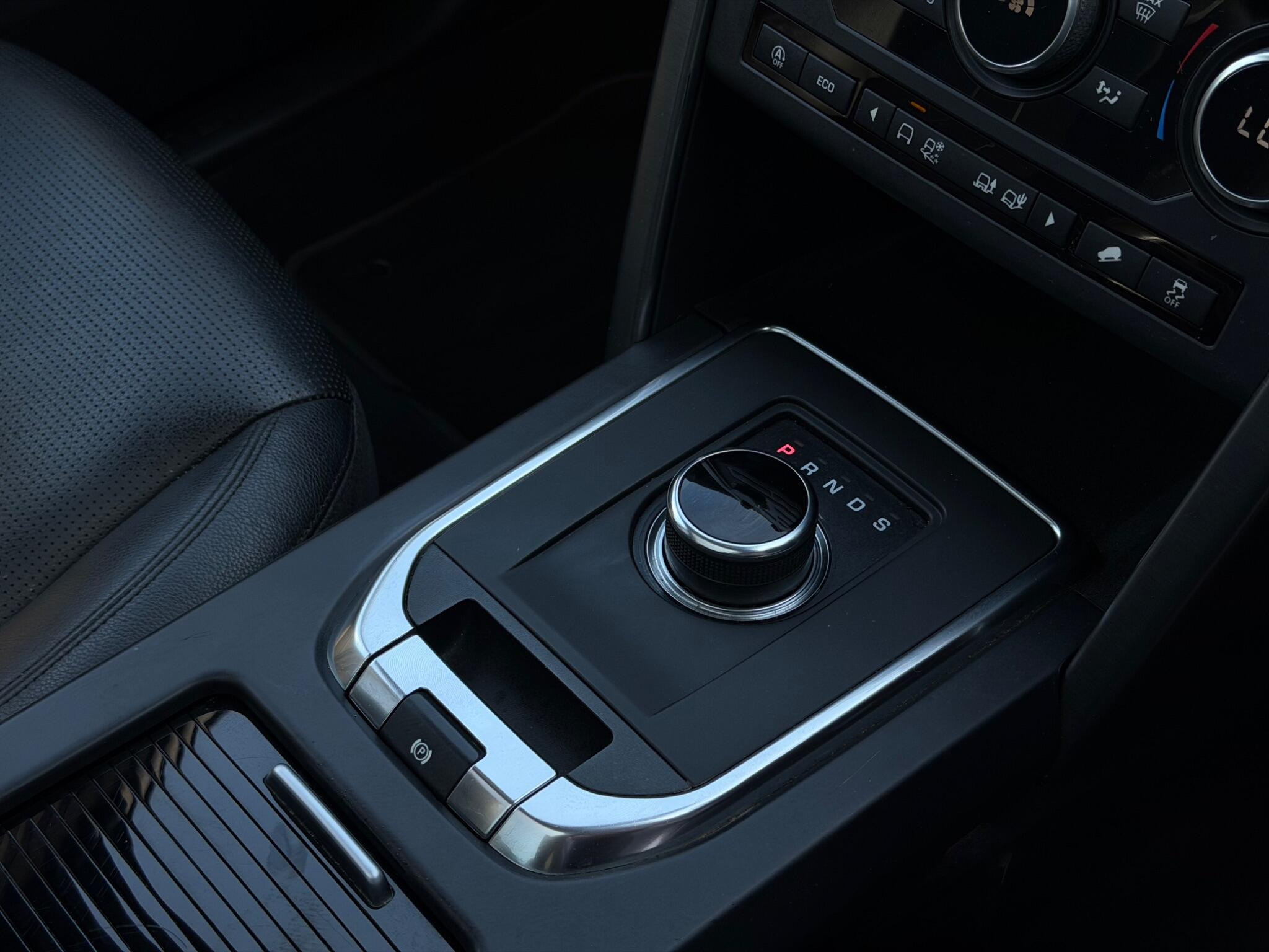 Land Rover Discovery Sport view 21