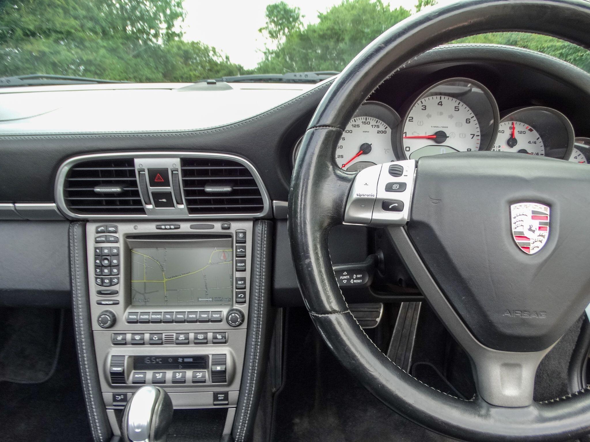 Porsche 911 view 8