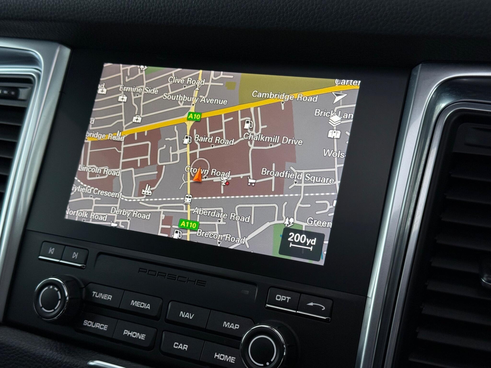 Porsche Macan view 28