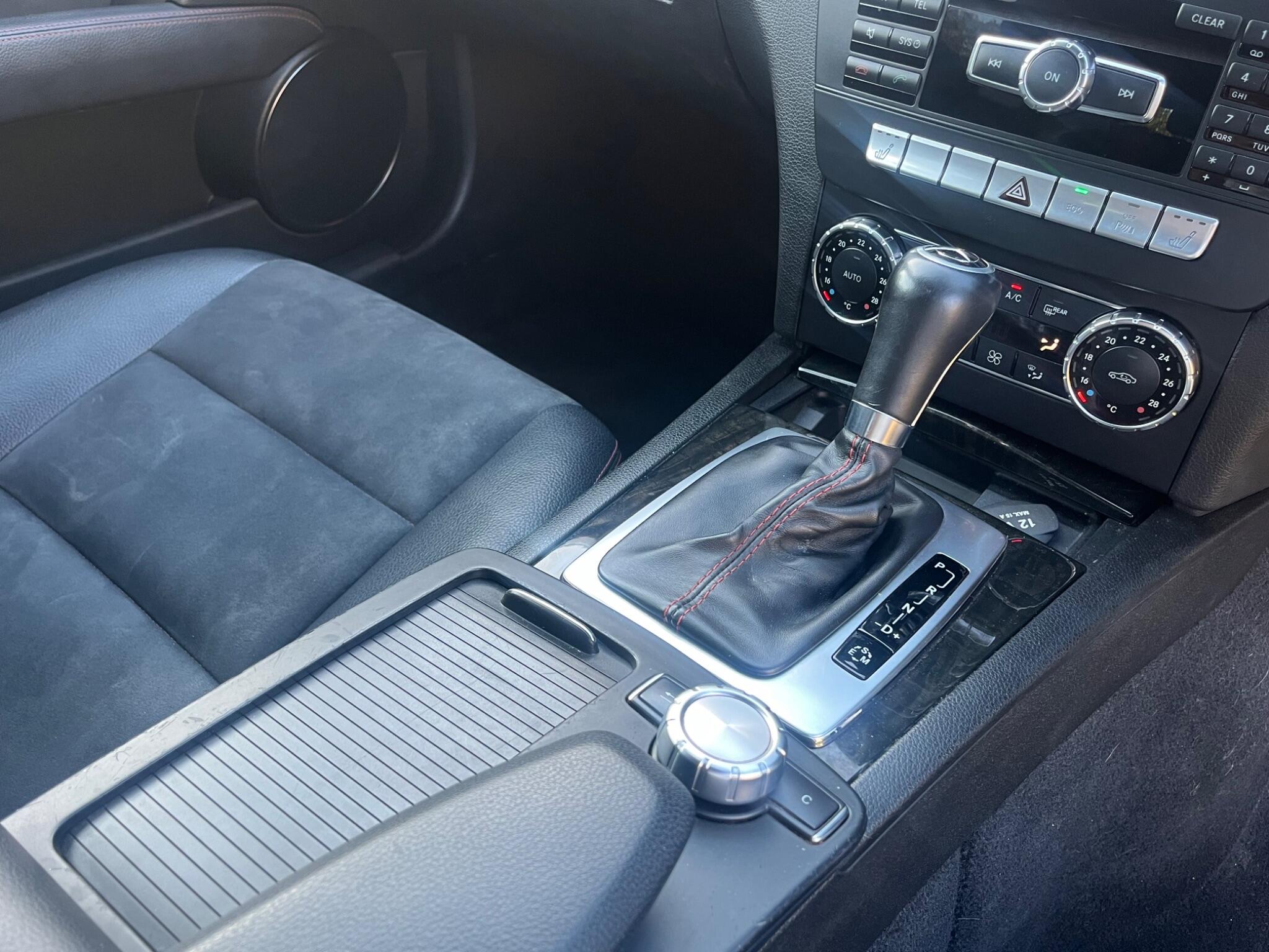Mercedes-Benz C-Class view 36