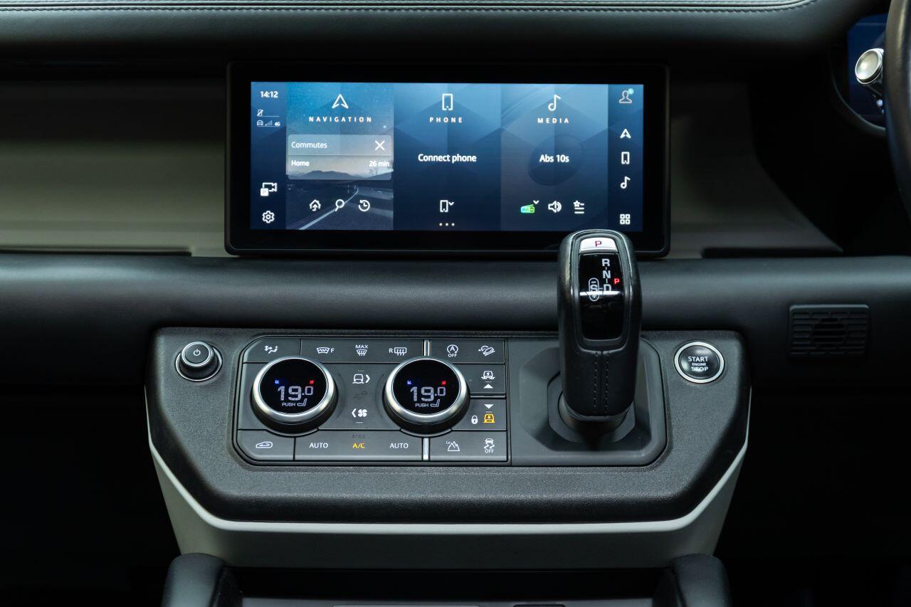 Land Rover Defender 110 view 21