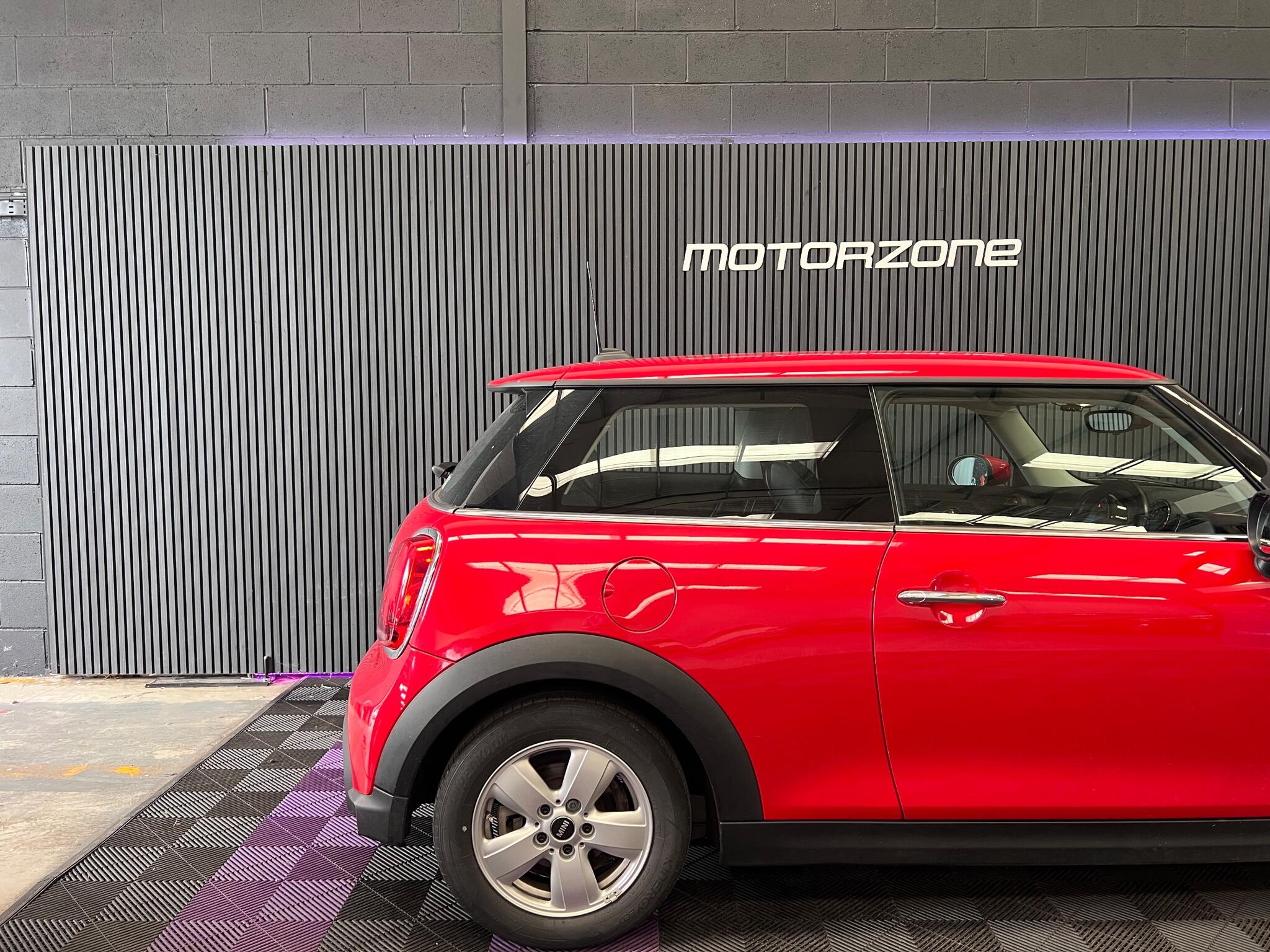 Mini Hatch view 5