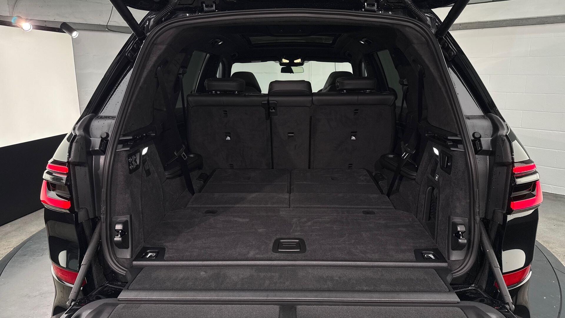 BMW X7 view 13