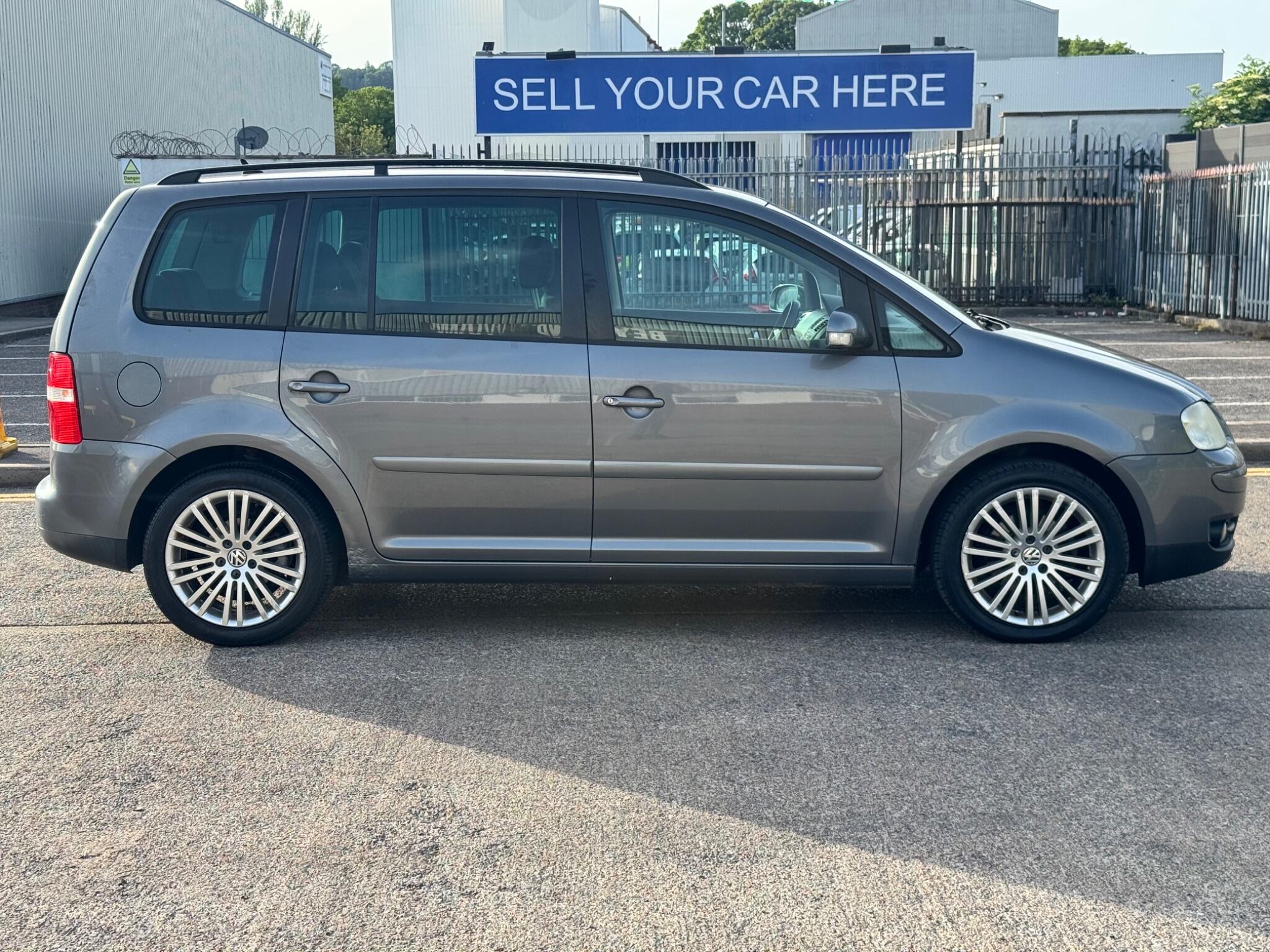Volkswagen Touran view 14