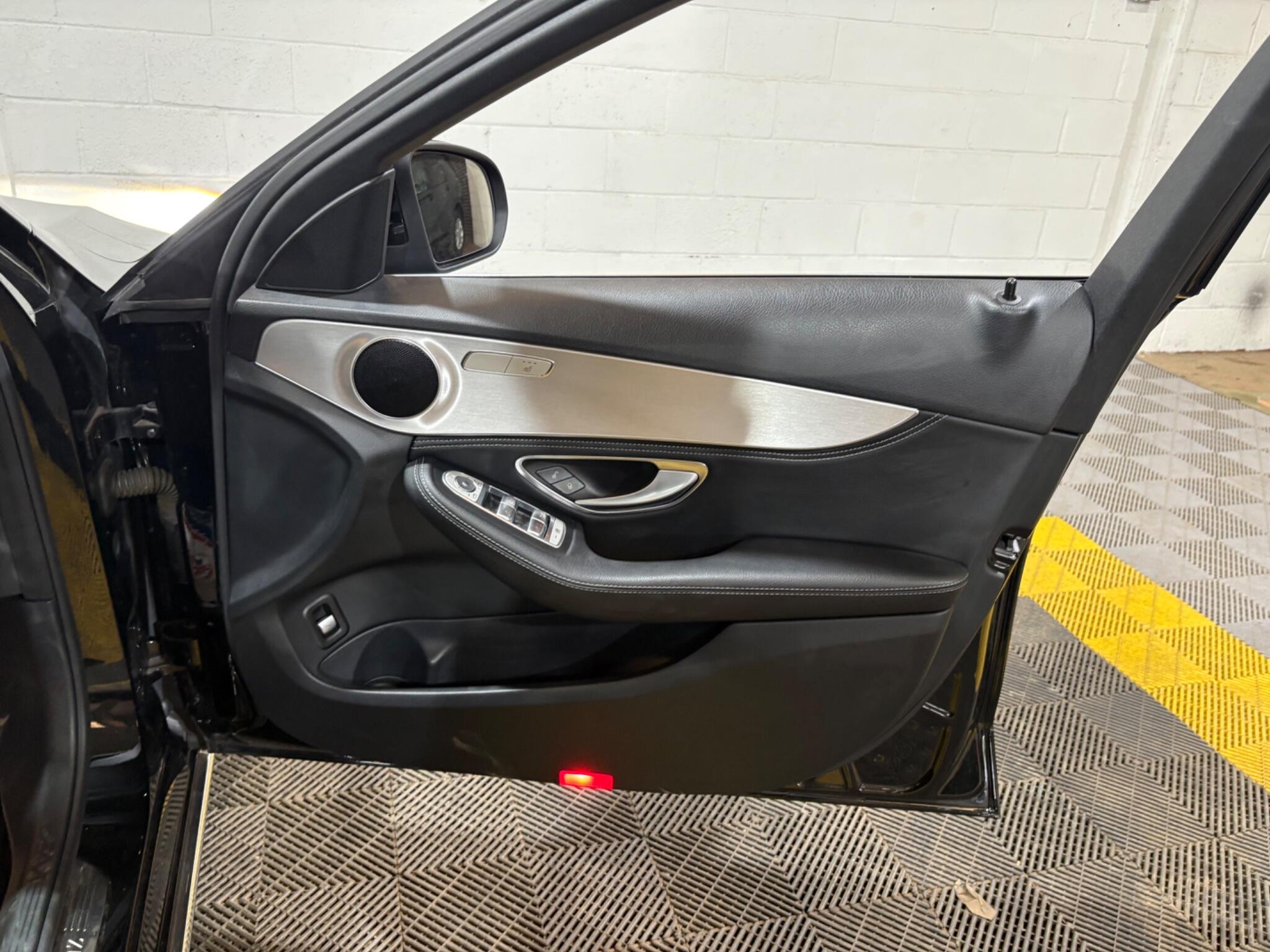 Mercedes-Benz C Class view 35