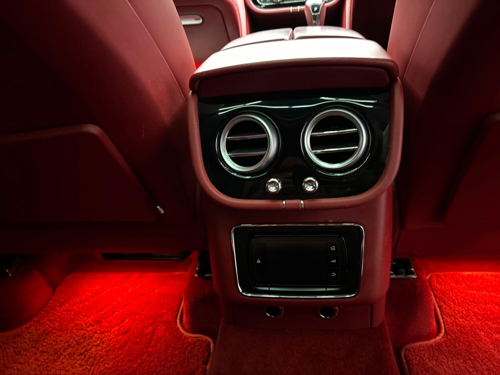 Bentley Bentayga view 37
