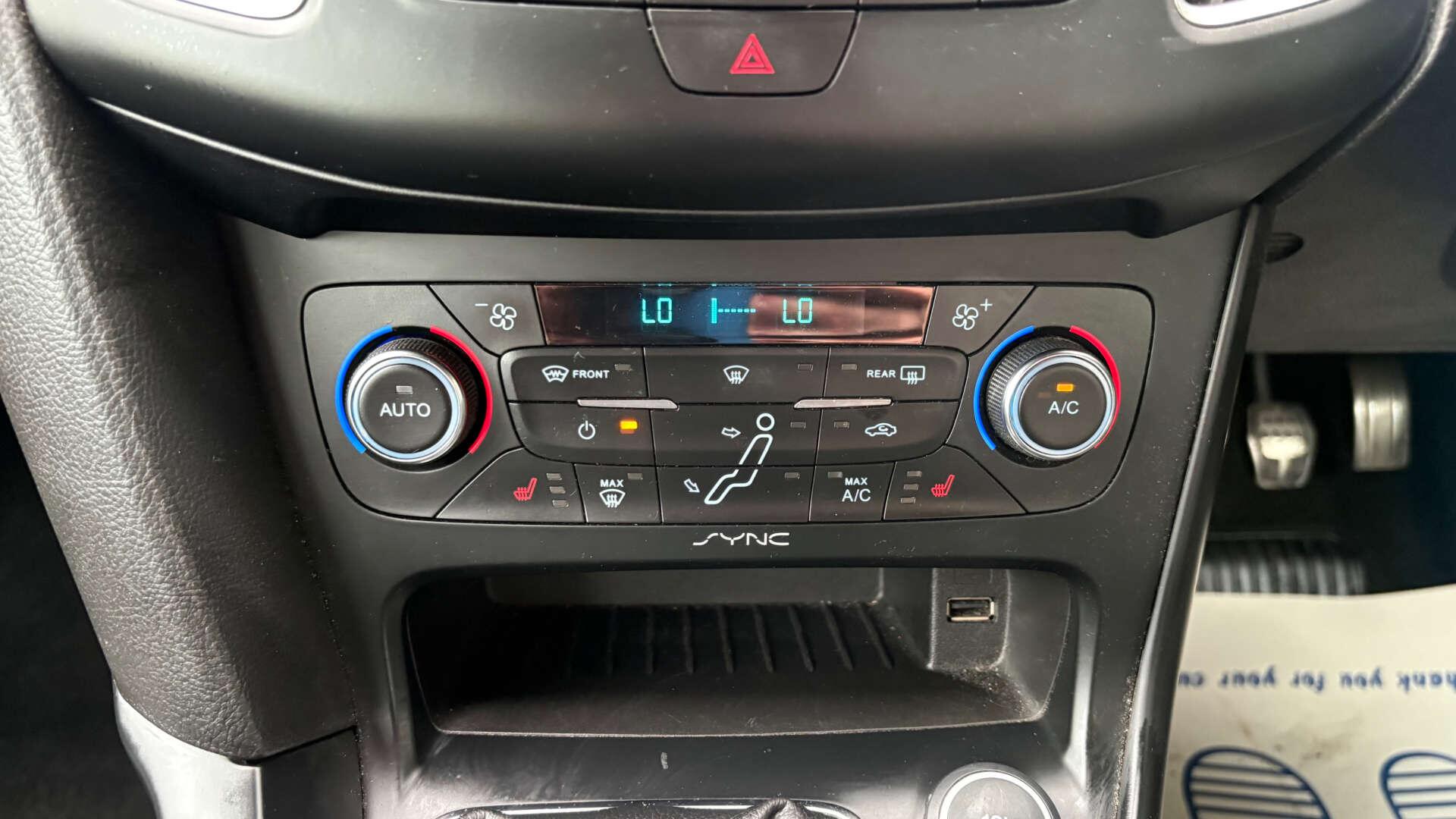 Ford Focus view 35